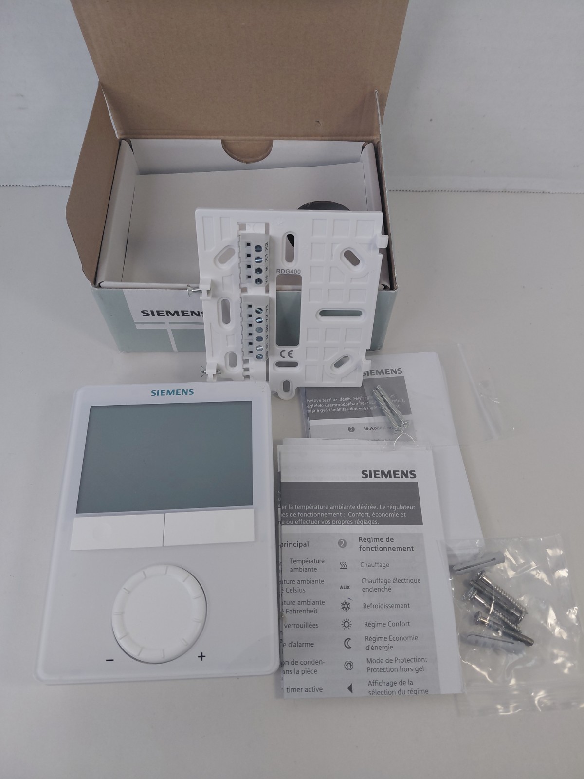 New Siemens Room Thermostat RDG400 White New Open Box
