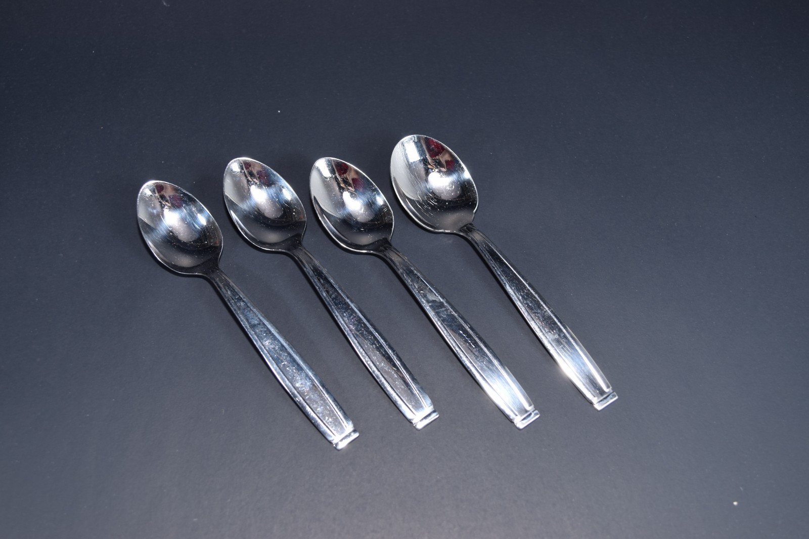 Oneida Glossy stainless Shasta Piloti Set of 4 Teaspoons US Made 6 1/8" 5204 SC9