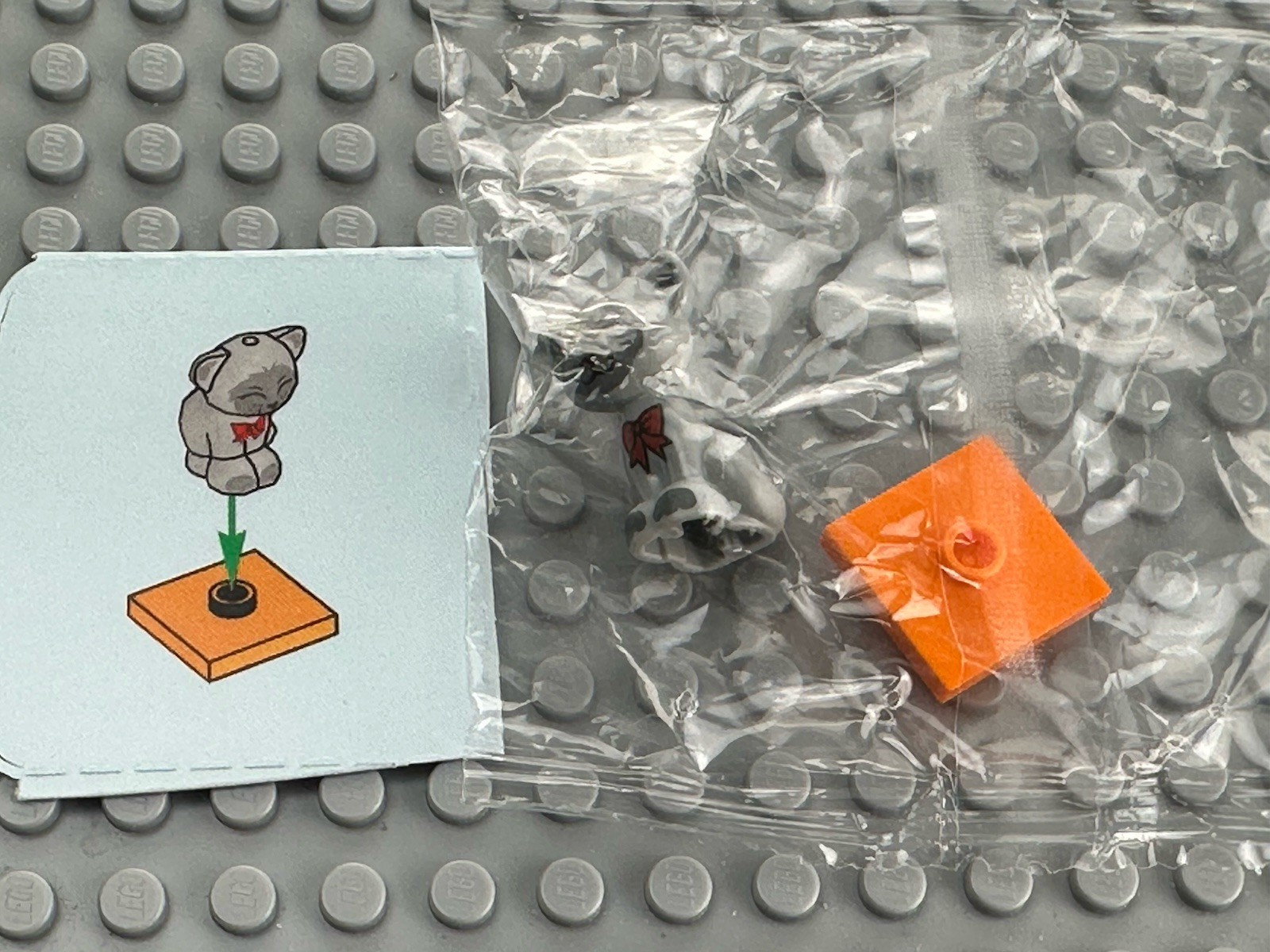 Lego Advent Calendar 2023, Friends (Day 14) - Light Bluish Gray Cat with Red Bow