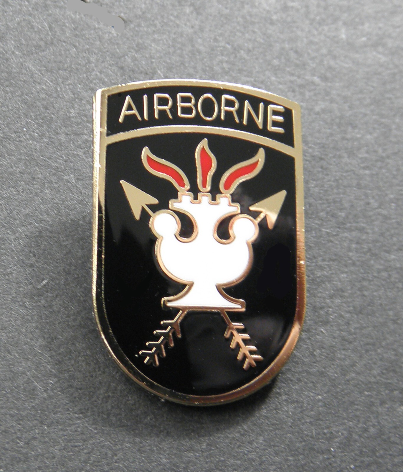ARMY AIRBORNE JFK SPECIAL WARFARE CENTER LAPEL PIN BADGE 5/8ths x 1 inch