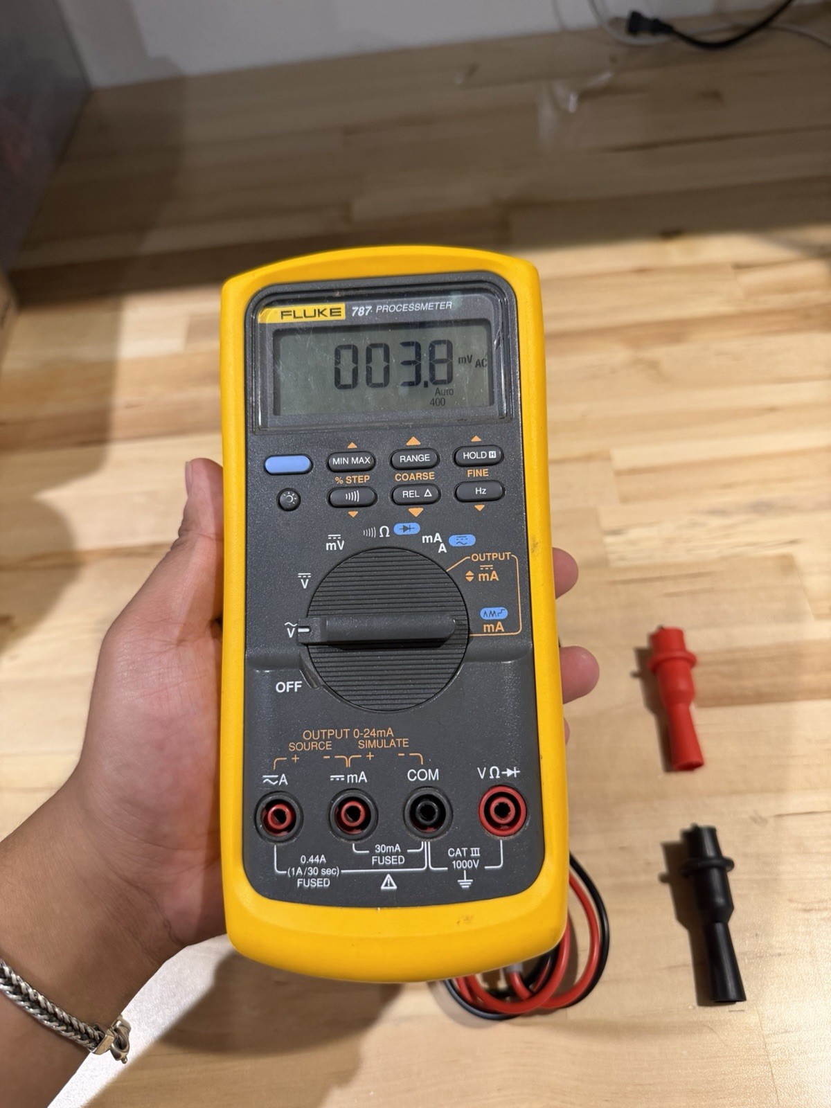 FLUKE 787 PROCESSMETER W/ LEADS & CLIPS - SHIPS FAST (TESTED)