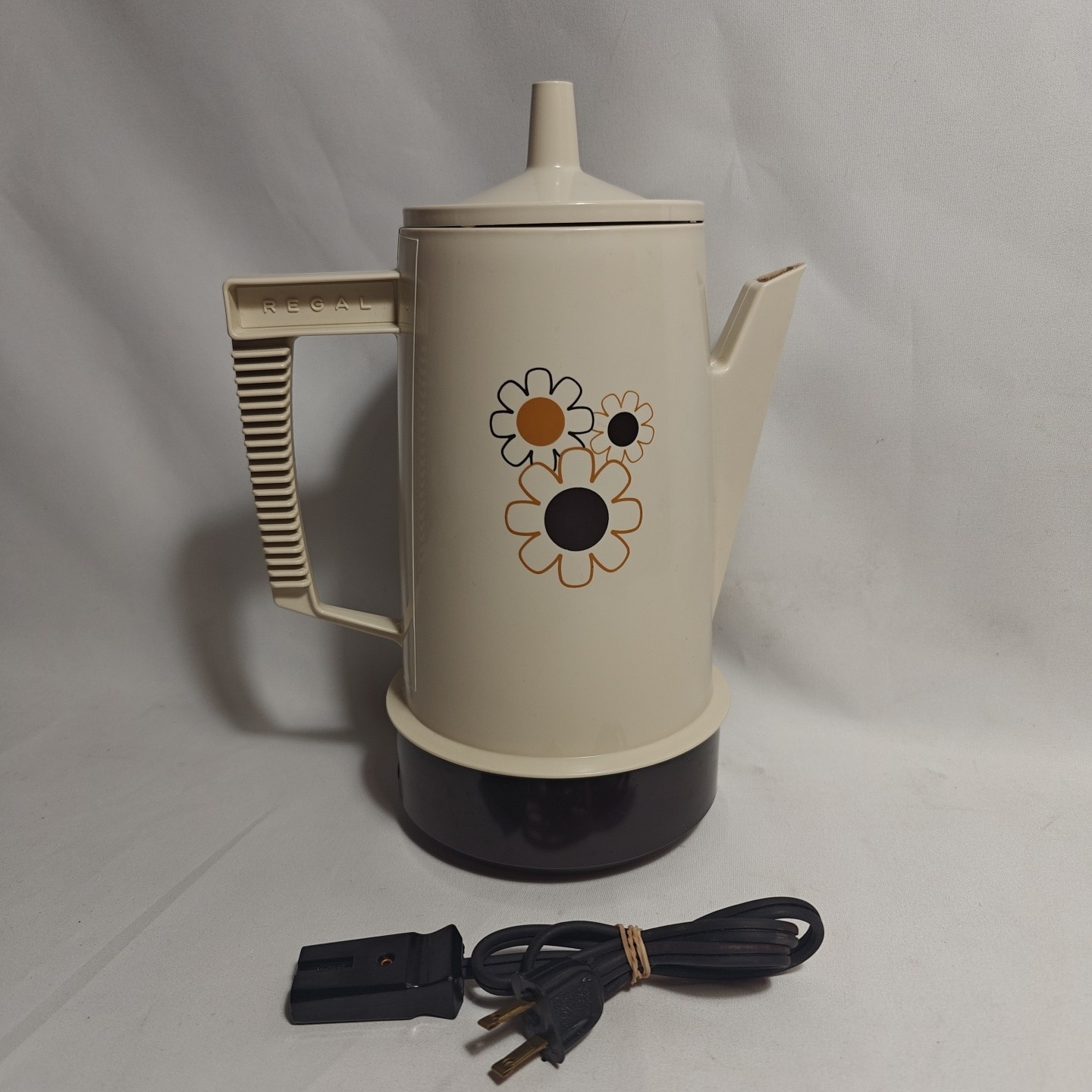 1970's Regal Poly Perk Coffee Pot Electric Percolator 4-8 Cup Daisies  Working!!