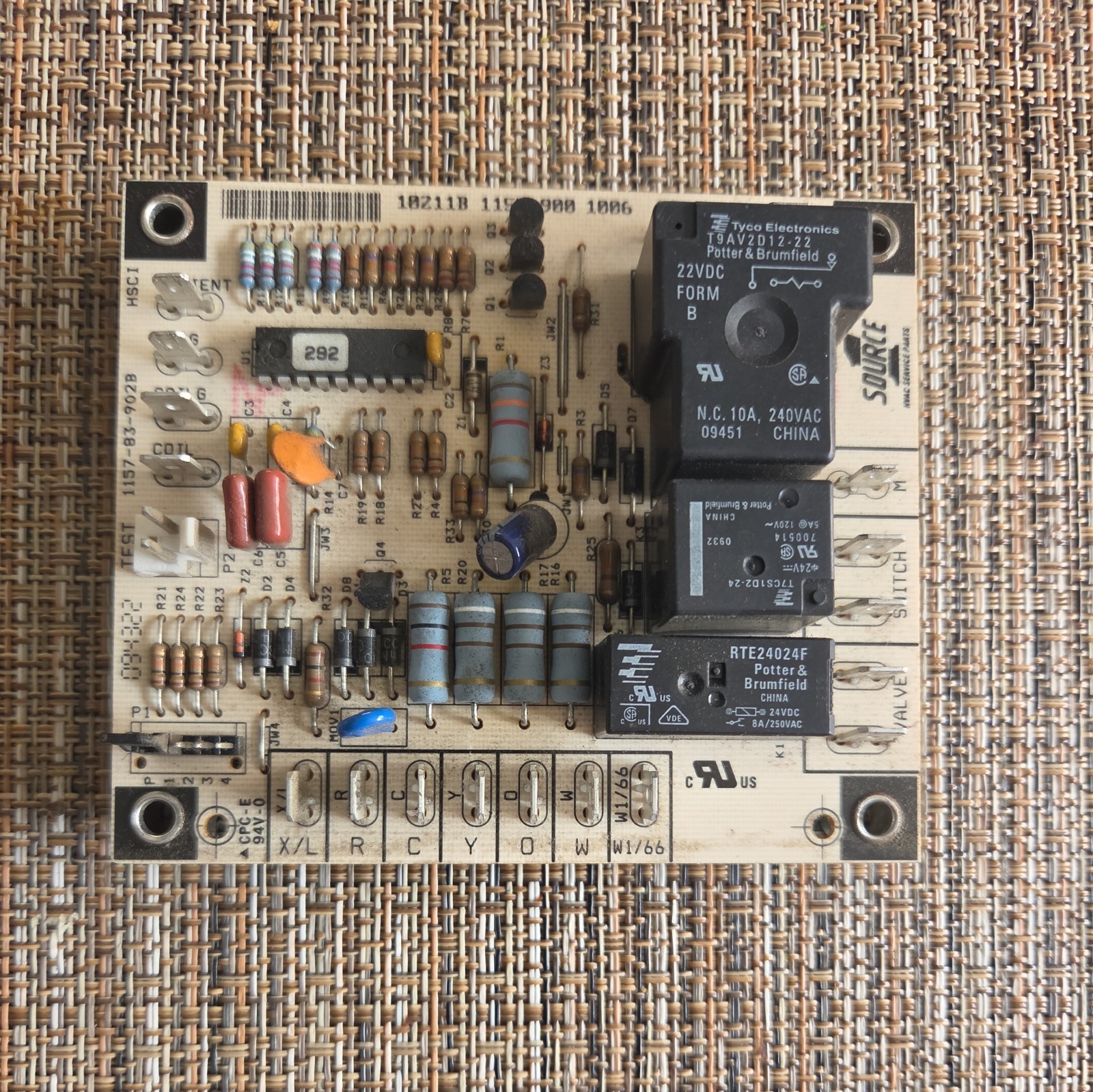 York 1157-900 Defrost Control Circuit Board 10211B SOURCE 1 used