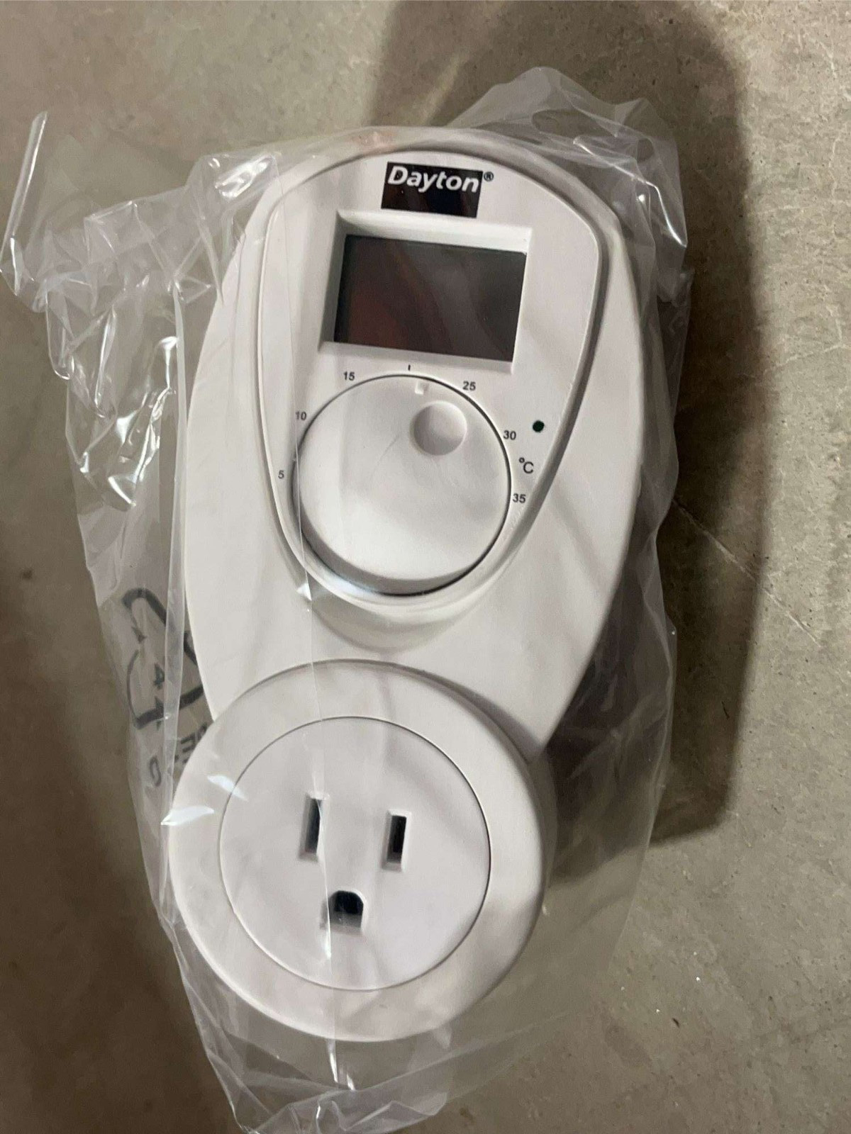Dayton Portable Heating Thermostat, Heat Only, 5 to 35, 110 to 125V AC 15F626