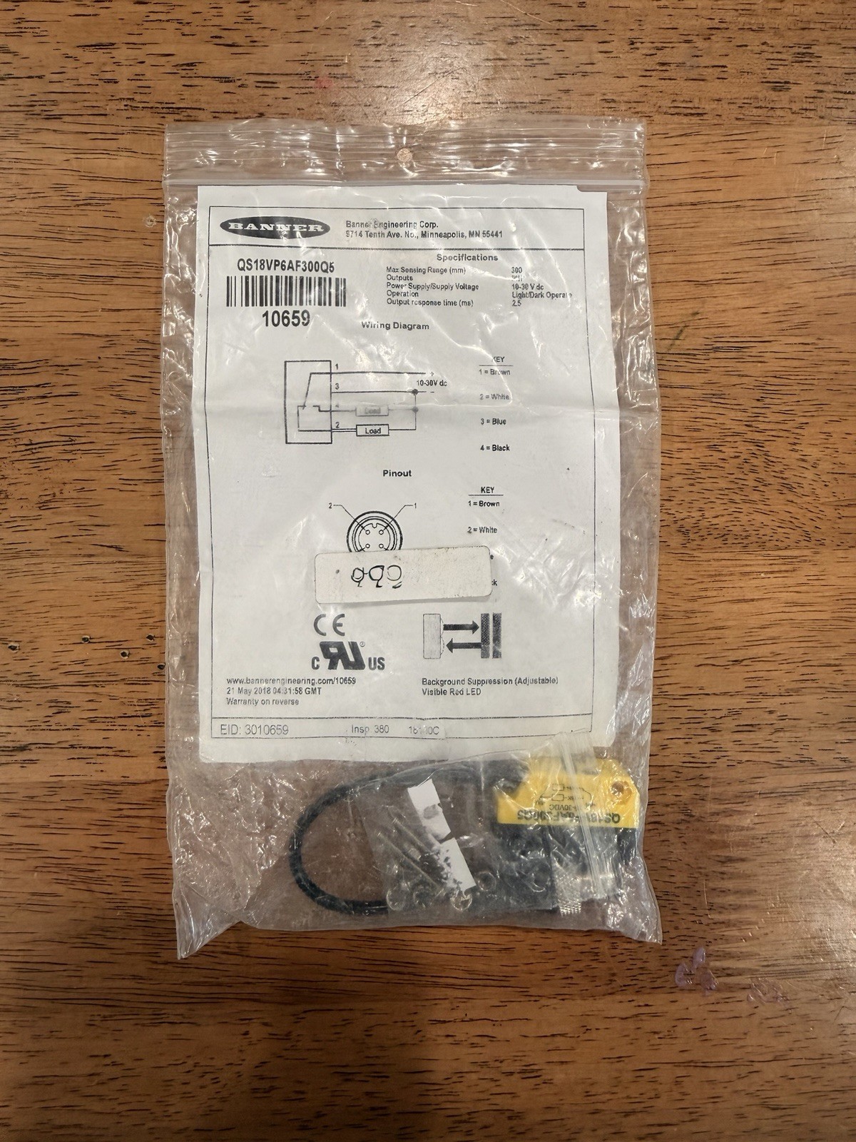 Banner Engineering QS18VP6AF300Q5 / 10659 Photoelectric Sensor, 300mm, PNP (New)