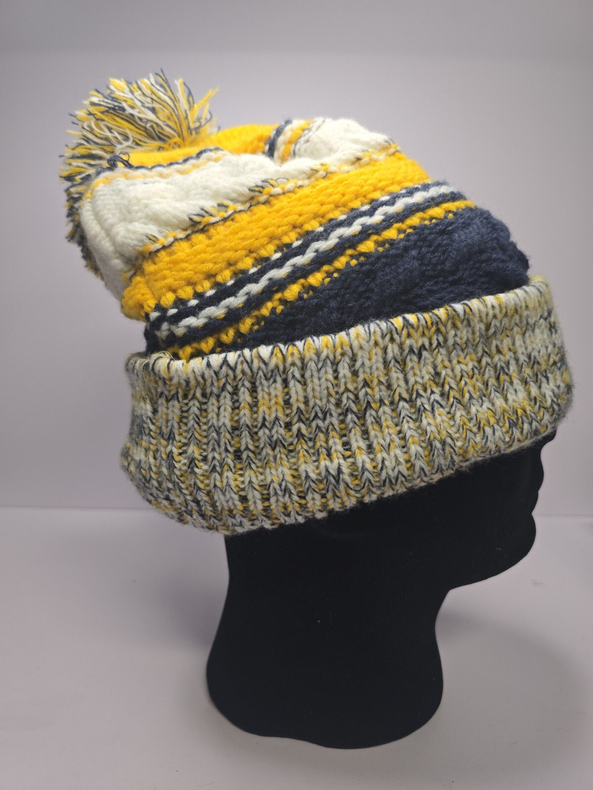 Sport-Tek Beanie w Pom Pom White Blue And Yellow