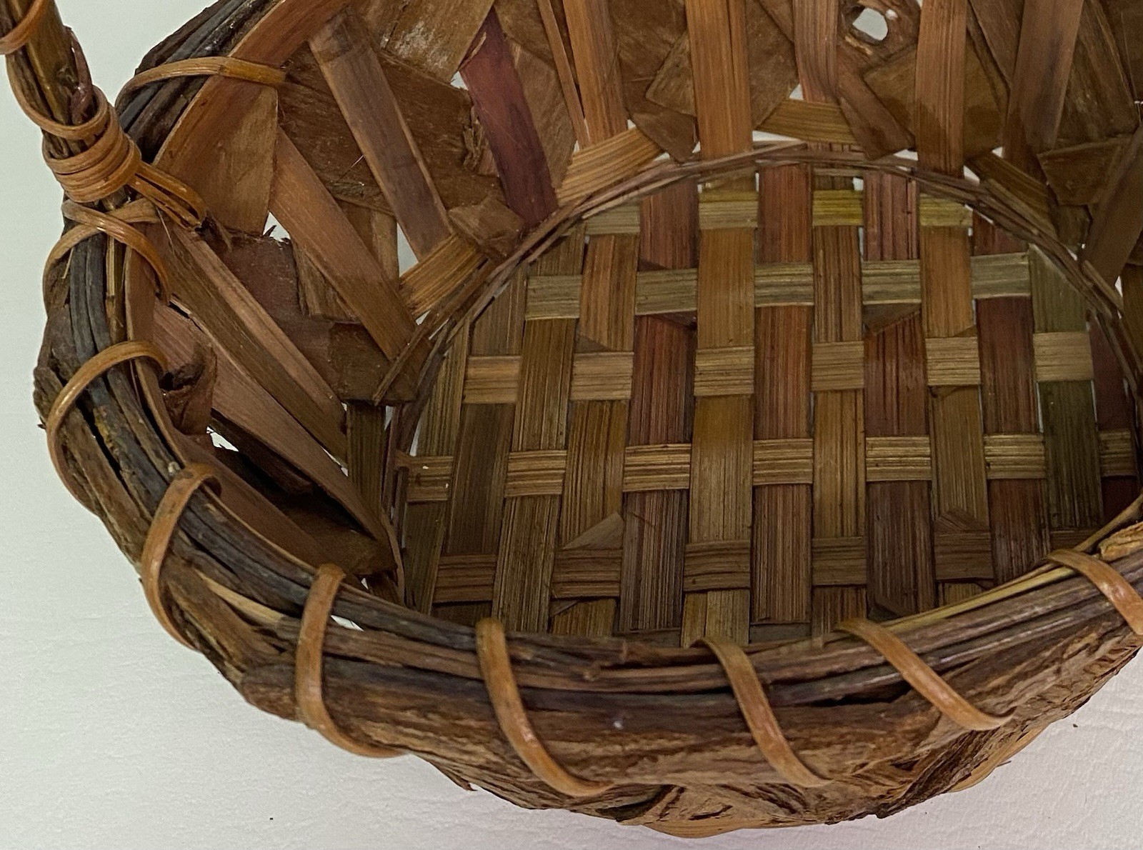 Natural Rustic Bark Round Woven Basket With Handle 8” X 4”