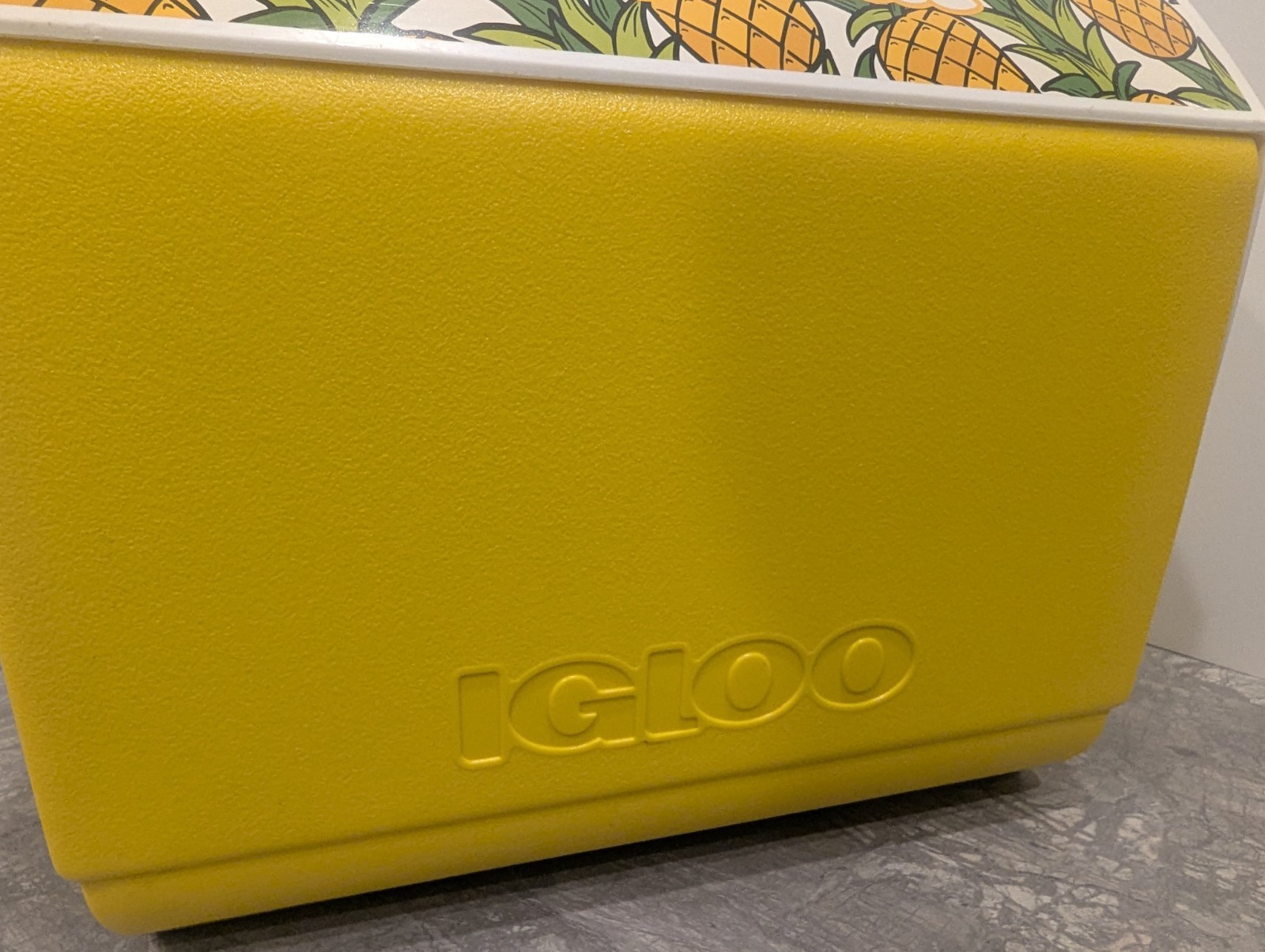 Vintage Igloo Playmate Elite Yellow Pineapple Cooler- MINT
