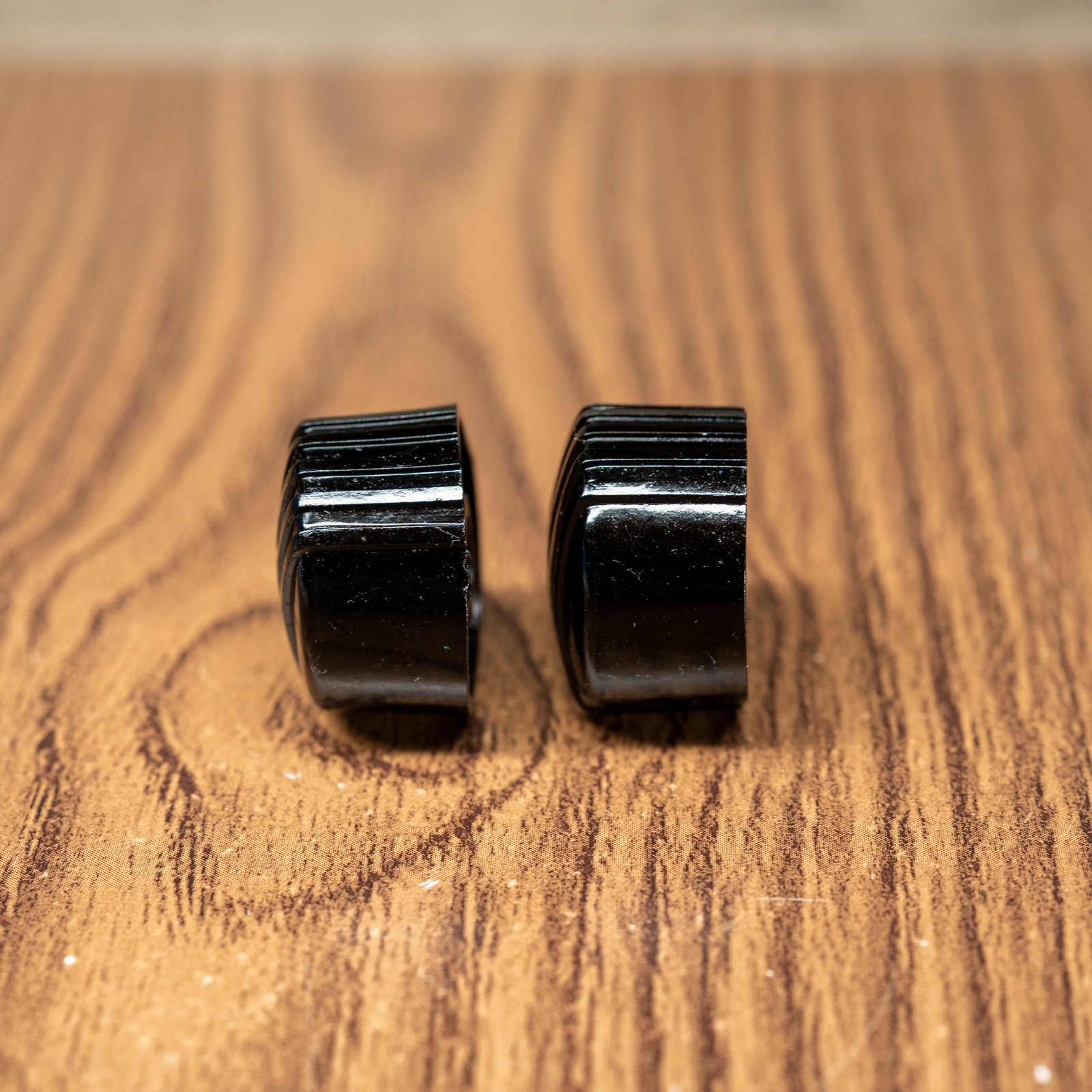 Midcentury Deco Tube Radio Knobs Plastic 2pc 1940s-50s 1/4" Splined Shaft