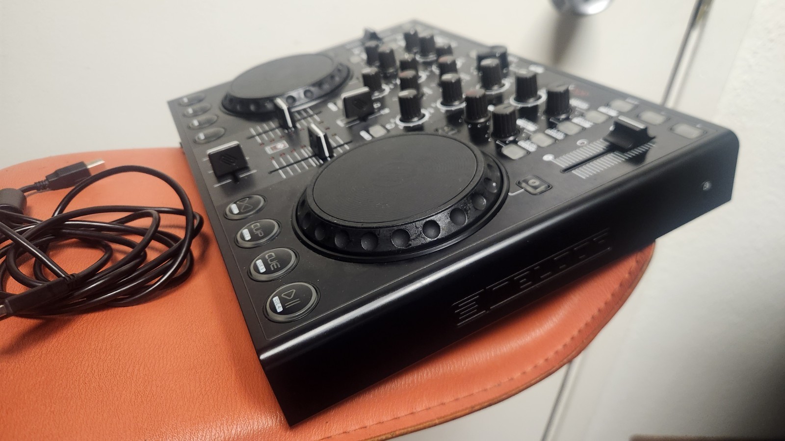 Reloop MIXAGE Interface Edition Professional DJ-USB/MIDI Controller