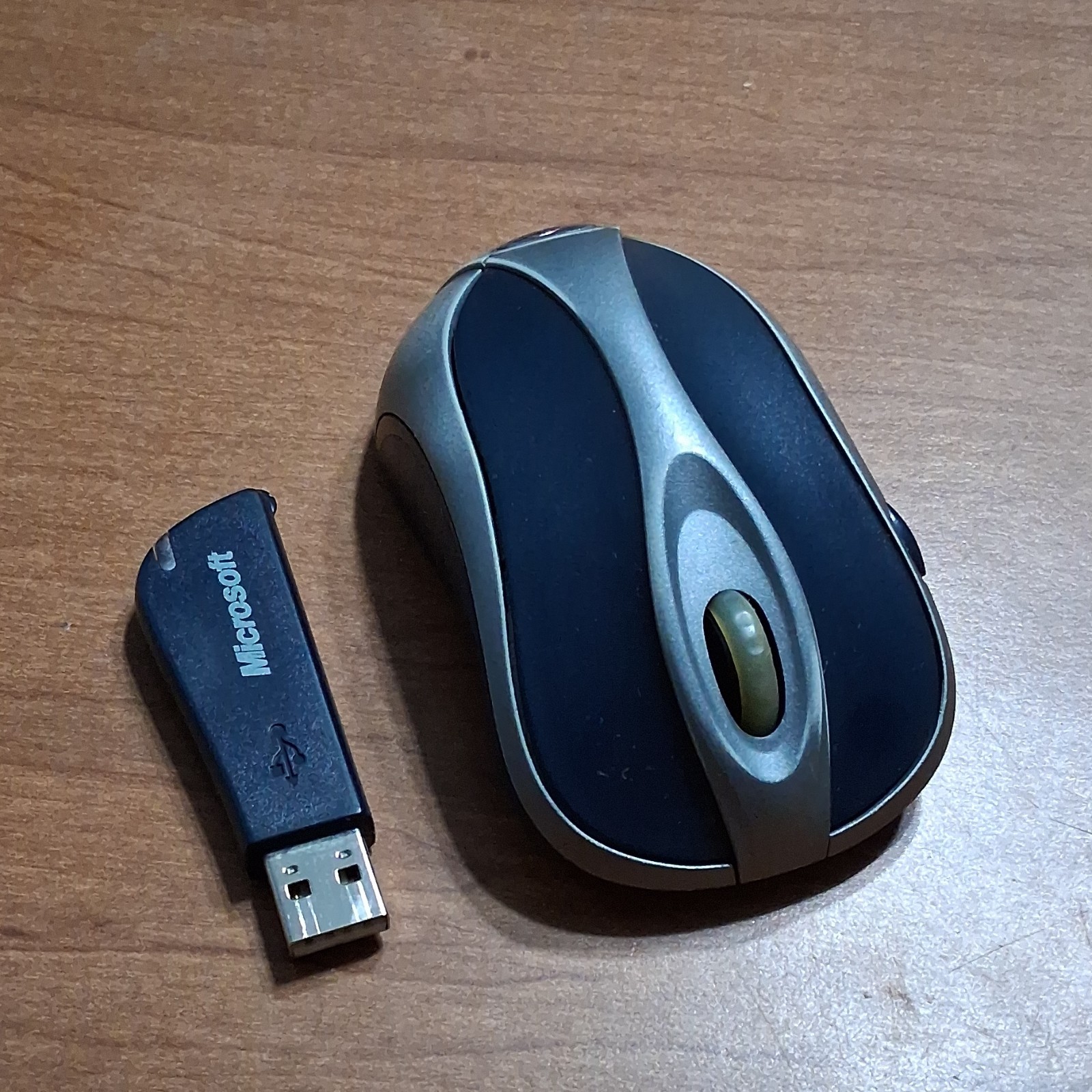 Microsoft 1050 Wireless Notebook Optical Mouse 4000 w USB Receiver Tested Works