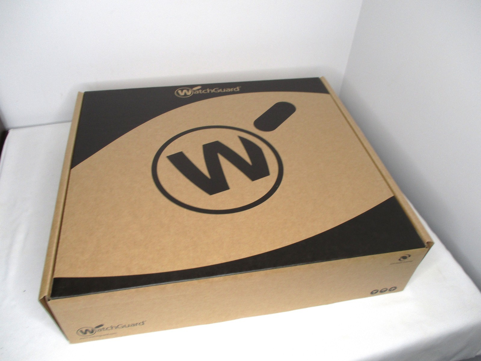 Watchguard Firebox M390 Enterprise Level Firewall CL3AE8 with rack ears in box