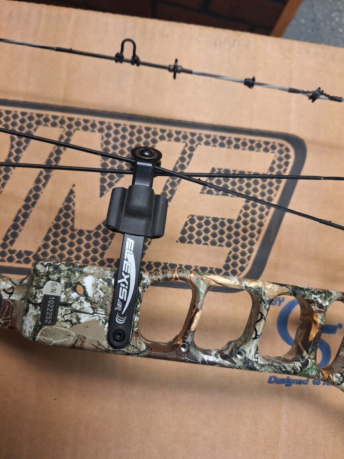 Prime Logic CT-3 Compound Bow Right Hand 55-65# 335fps!