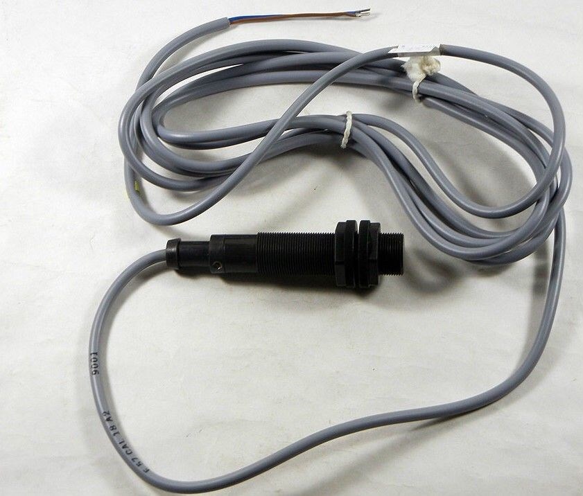 Cutler Hammer Tubular Inductive Proximity Sensor E57CAL18A2 ~ NEW in BOX
