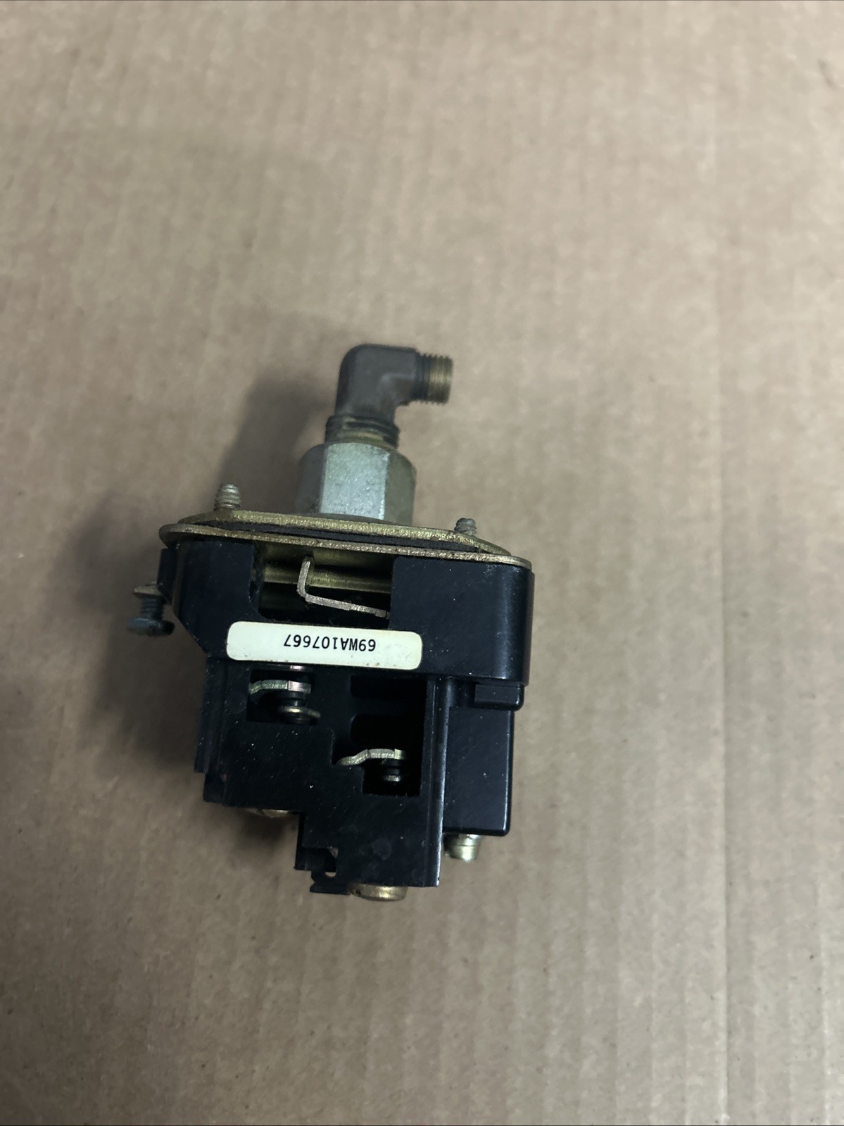 Furnas 69WR107667 Pressure Switch – Class 69WR  Free Shipping
