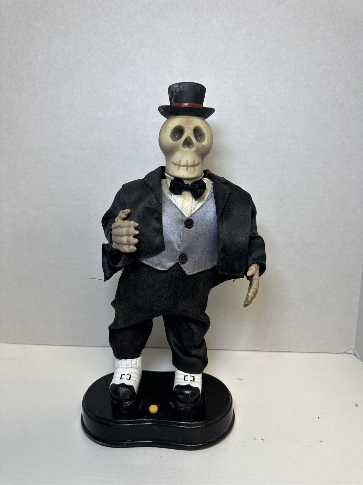 Vintage Gemmy Halloween Dancing Skeleton Top Hat Sings Puttin' on the Ritz