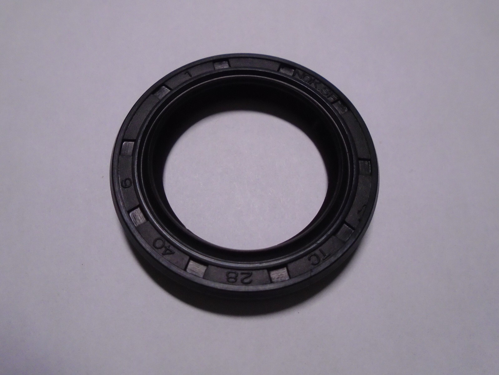 NEW TC 28X40X6 DOUBLE LIPS METRIC OIL / DUST SEAL 28mm X 40mm X 6mm