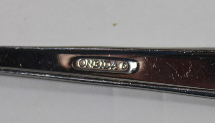 18 Pce. Oneida Augusta Stainless Steel Flatware - Forks & Spoons