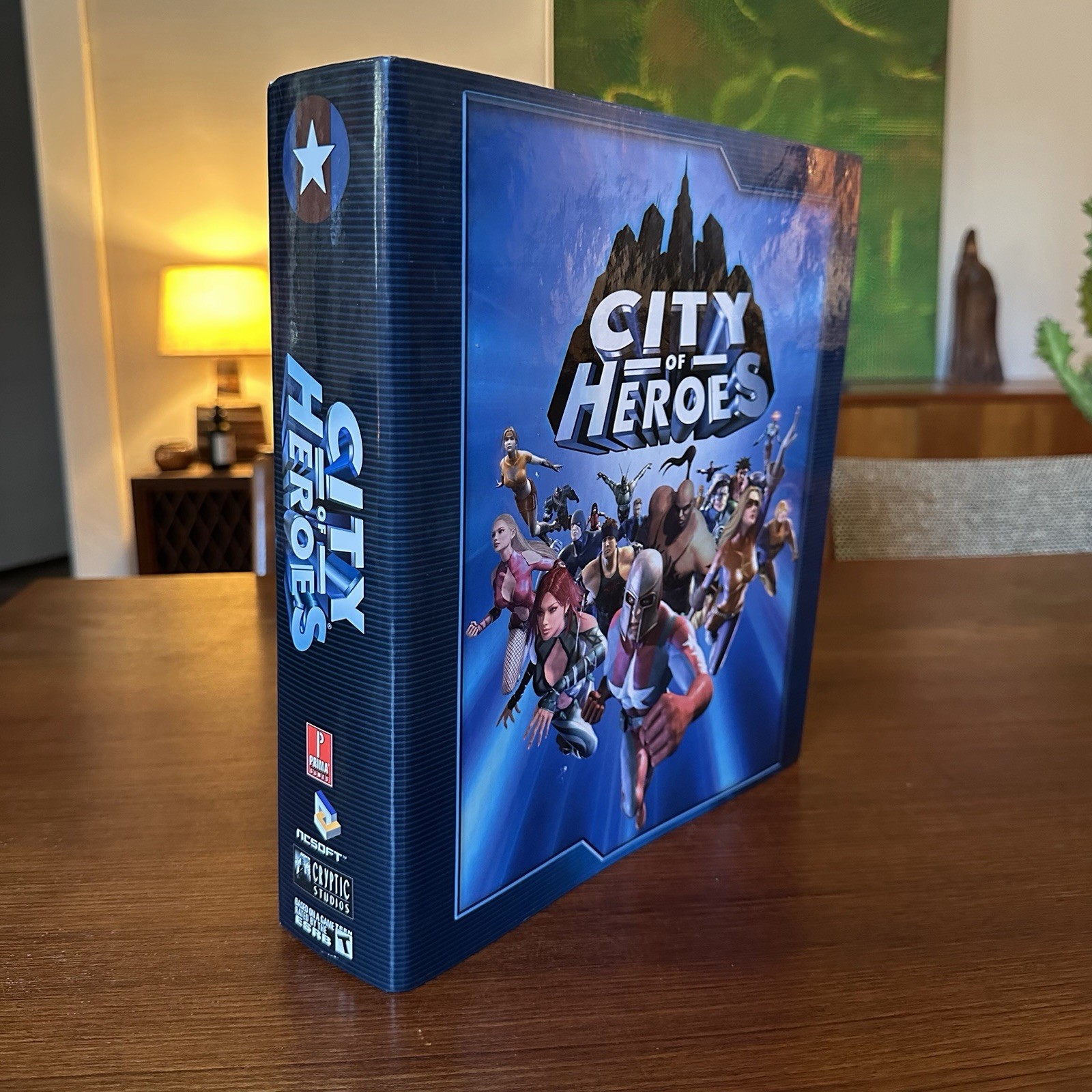 CITY OF HEROES PRIMA OFFICIAL GAME GUIDE WITH 3 RING BINDER - Rare
