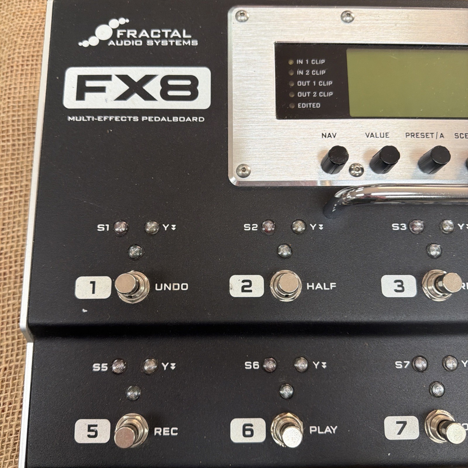 Fractal Audio Systems FX-8 Multi-Effects Pedalboard Processor for Guitarists
