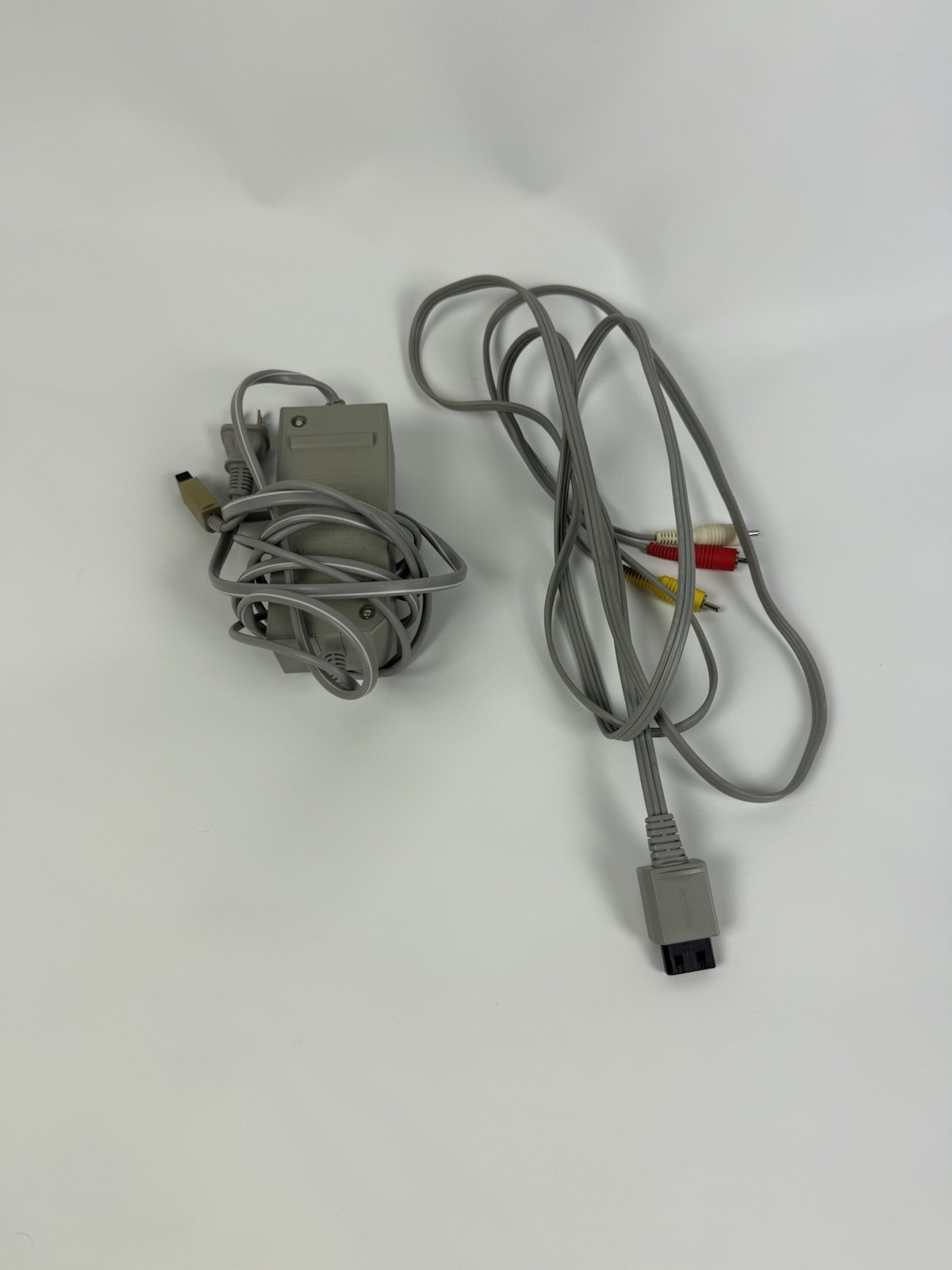 Nintendo Wii White Console Bundle With Wii Controller & Cables
