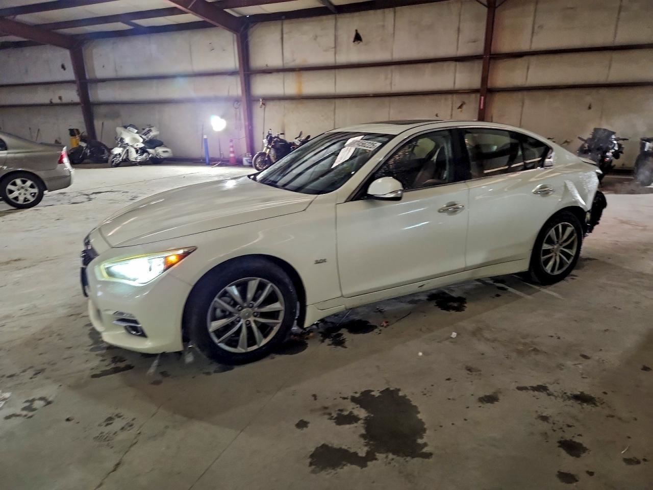 Q50       2016 Glove Box 4912238