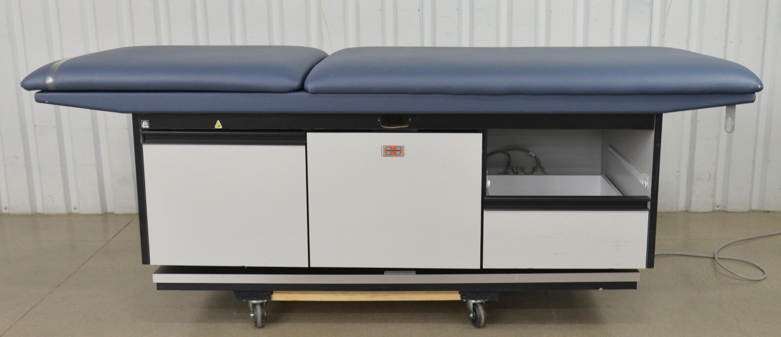 Hausmann Industries 4746 Powermatic 27"x76" Treatment Table