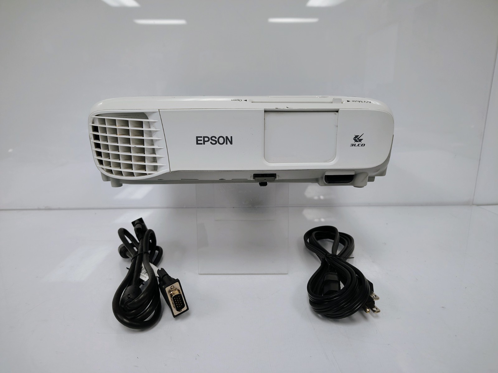 Epson Powerlite 107 XGA 3LCD 3500 Lumens 1024x768 Projector W/1813 Used Lamp Hrs