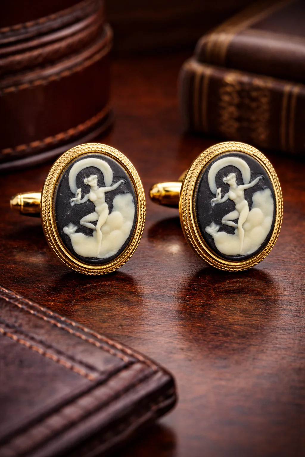 Vintage Dante Cameo Style Figural Cufflinks Gold Tone Pinup Girl Novelty Men's A