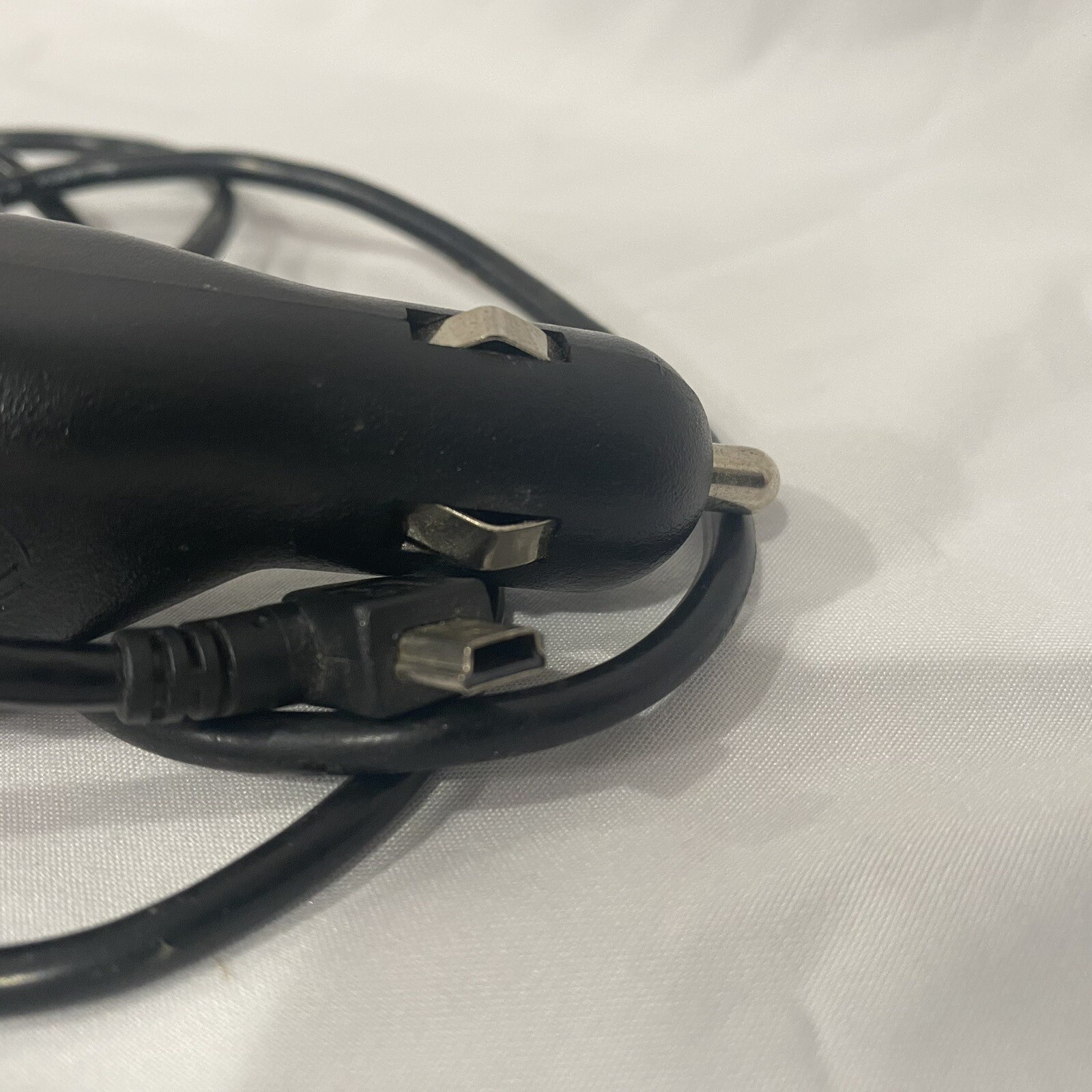 TomTom 023818, INPUT: 12/24V OUTPUT: 5V2A Car Charger