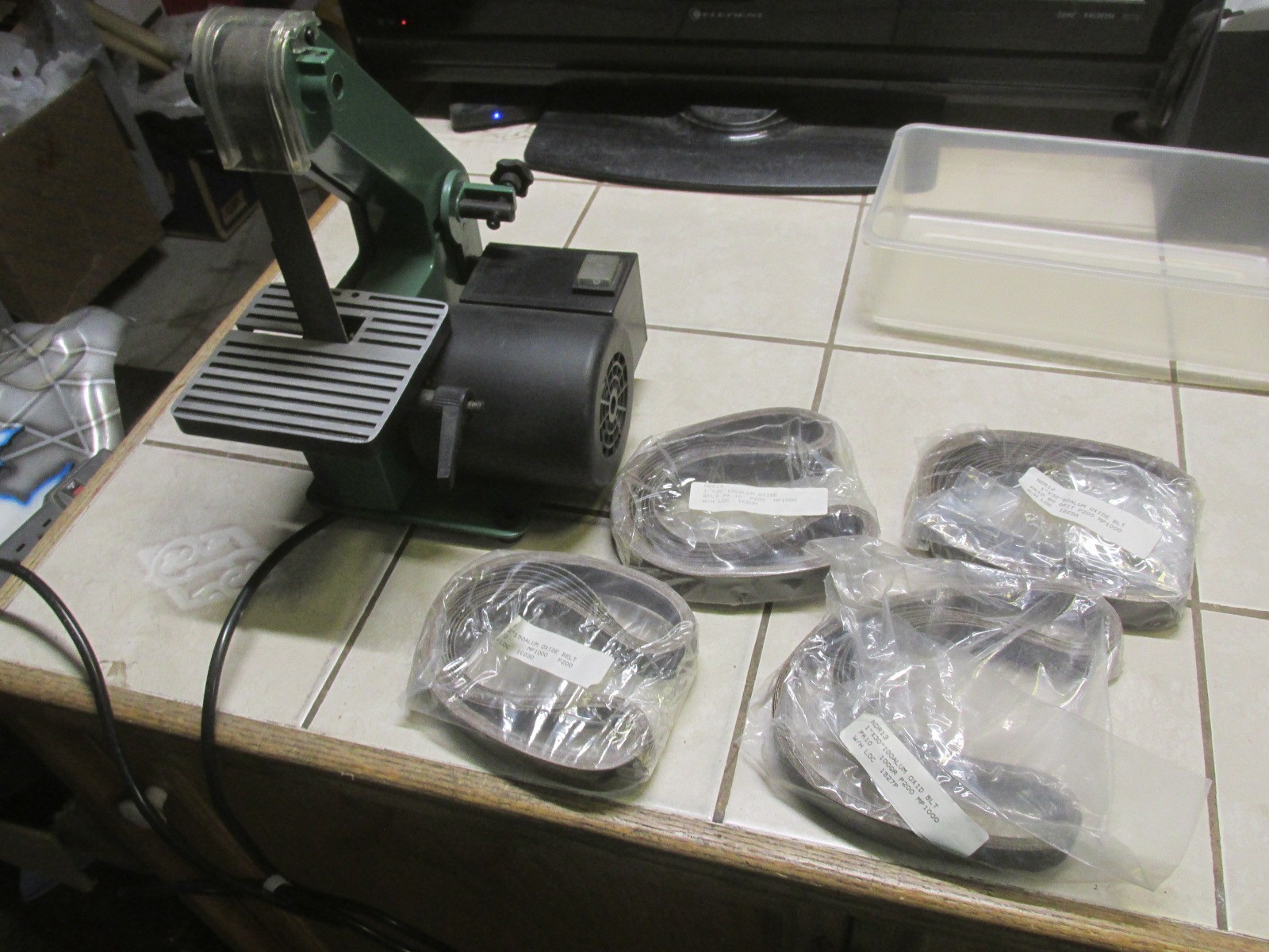CENTRAL MACHINERY 60543 2.A 3260-FPM 1" X 30" BELT SANDER With 30 Plus New Belts
