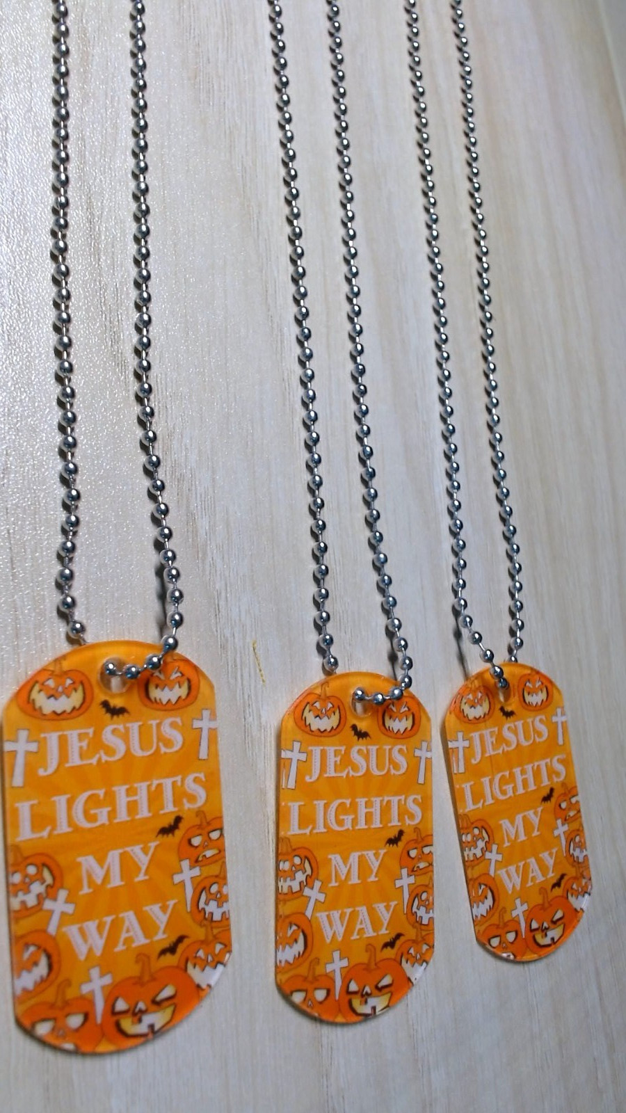 Halloween Bible Verse"JESUS LIGHT'S MY WAY"plastic tag with rope chains(3pc)