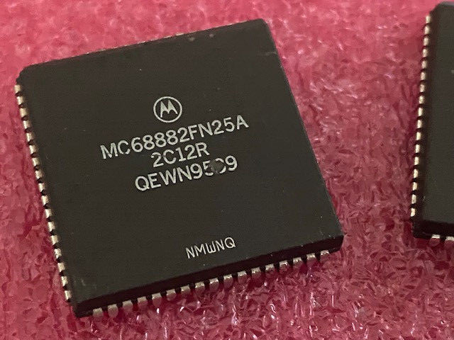 2pcs MC68882FN25A MOTOROLA HCMOS Enhanced Floating-Point Coprocessor