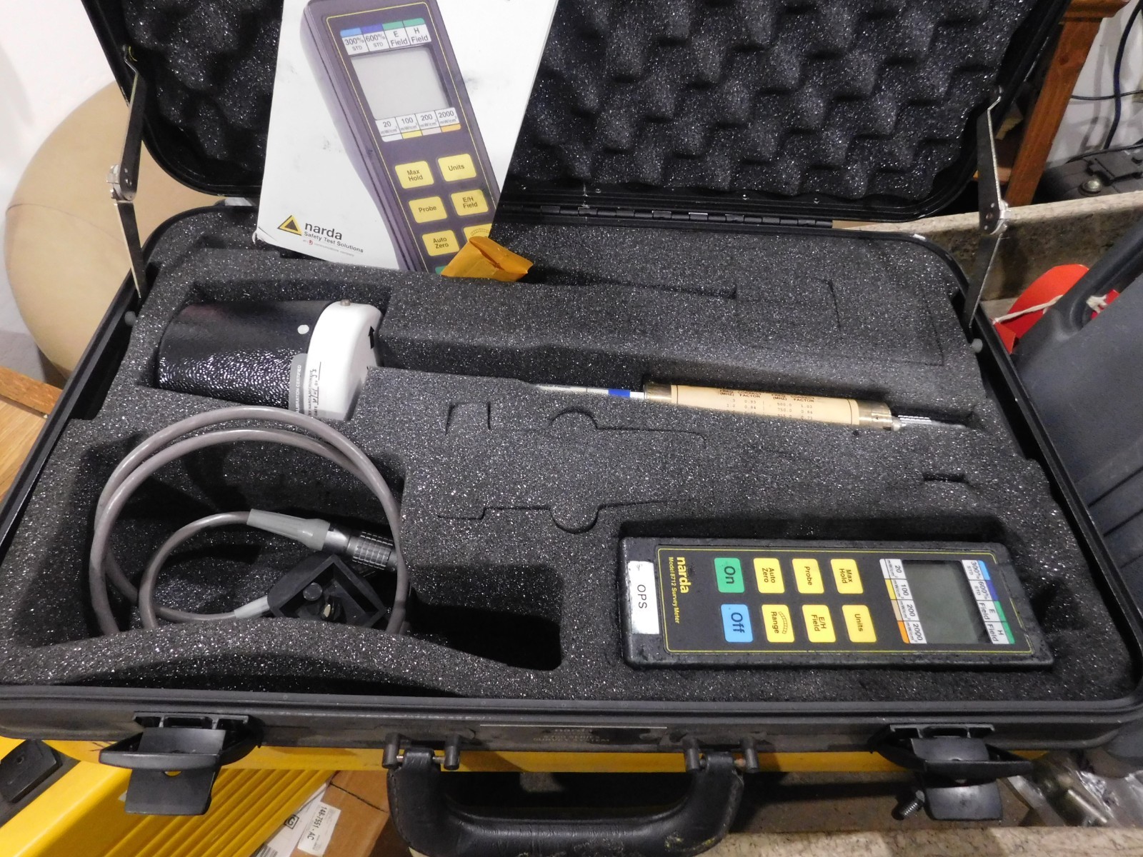Narda  8700 Series Survey Systems w/ 8712 Survey Meter, A8742D Probe, Case & Cbl
