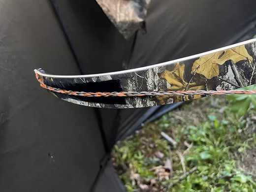 ROUGE BOWSTRINGS - D97 FLEMISHED RECURVE BOWSTRING 62" AMO BROWN & BLACK TWIST