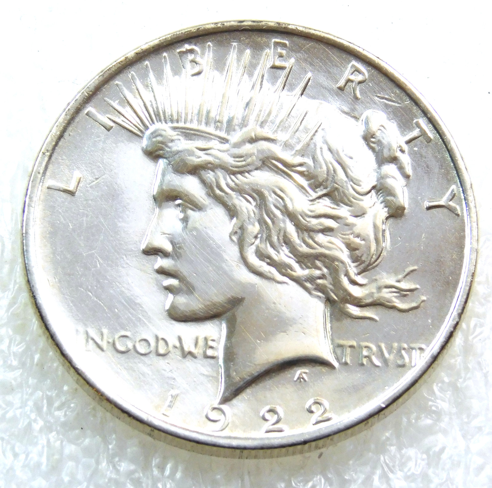 1922 Peace Silver Dollar Highly Polished in saflip #W272