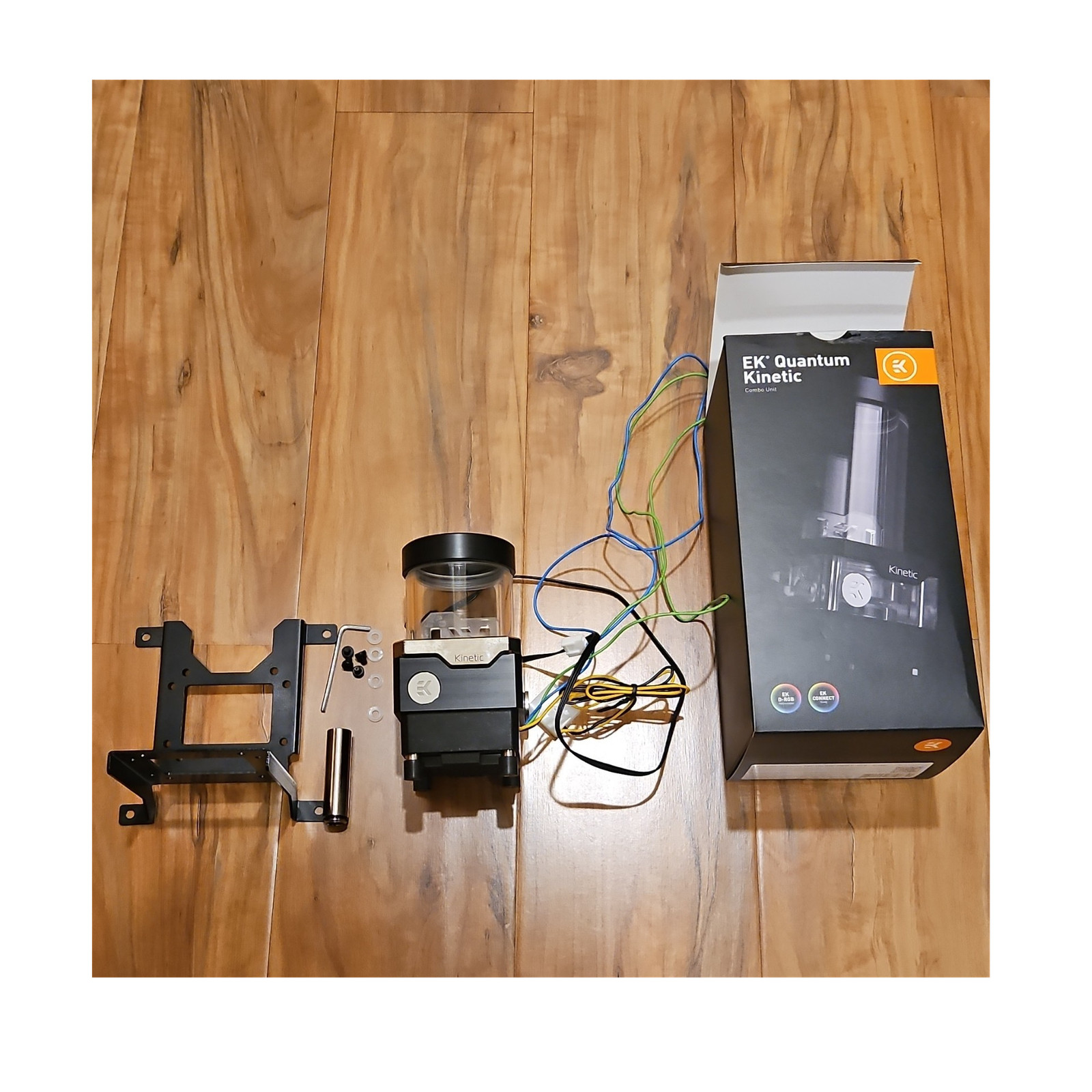 EKWB EK-Quantum Kinetic TBE 120 DDC PWM D-RGB Acetal RGB Pump Reservoir 120mm