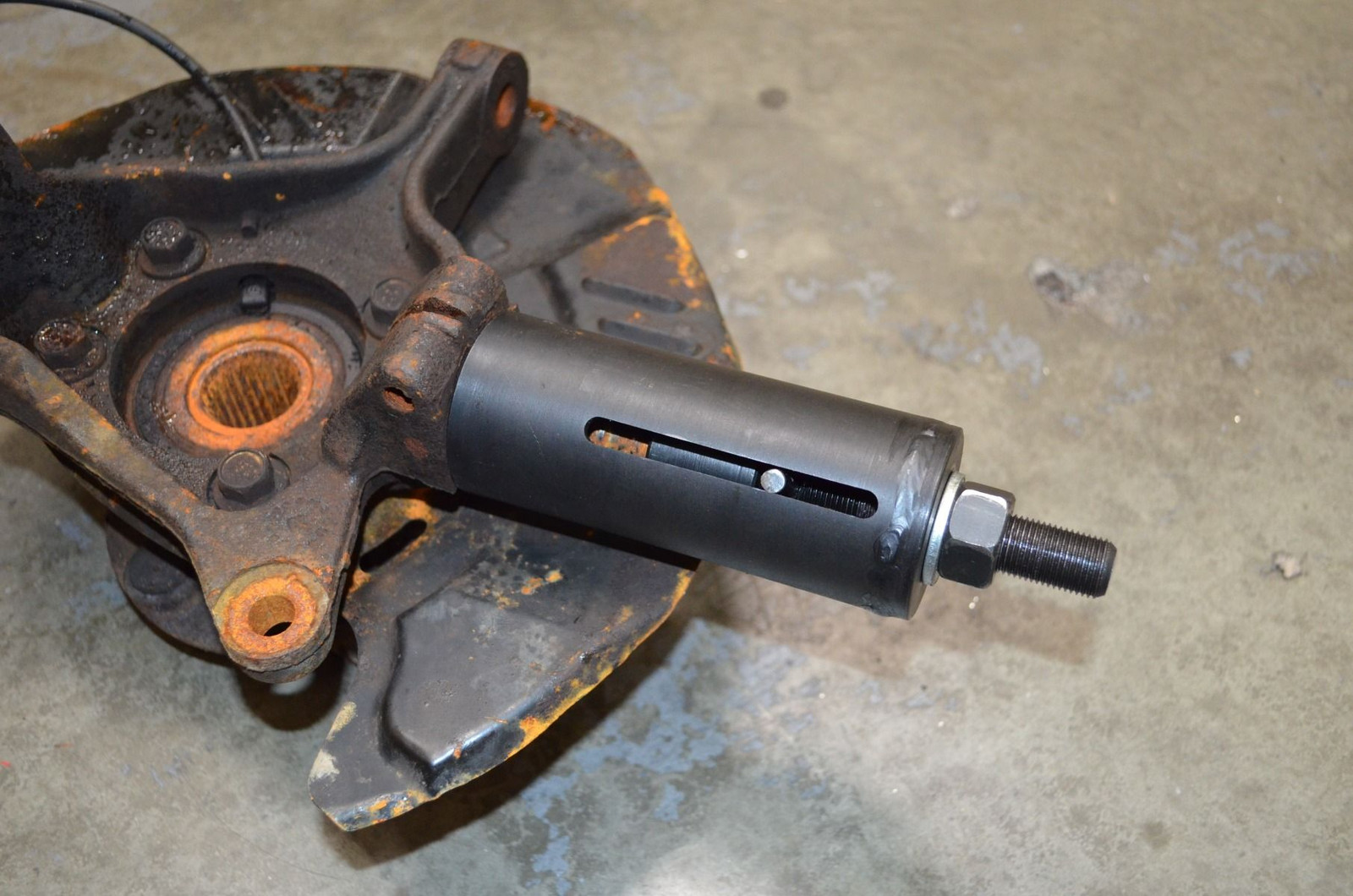 Astro Pneumatic for Subaru Ball Joint Puller for Seized Rusted & Corroded Joints