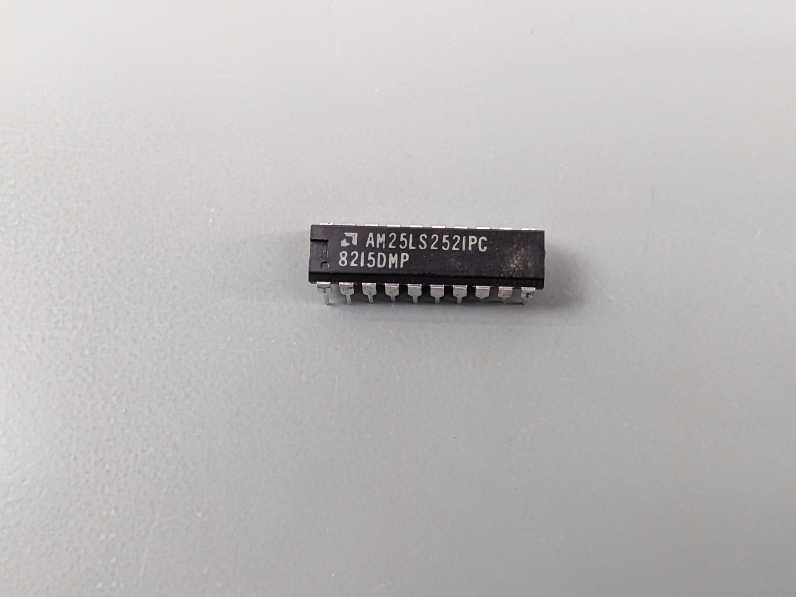 (6) AMD AM25LS2521 8-Bit Equal-to Comparator ICs