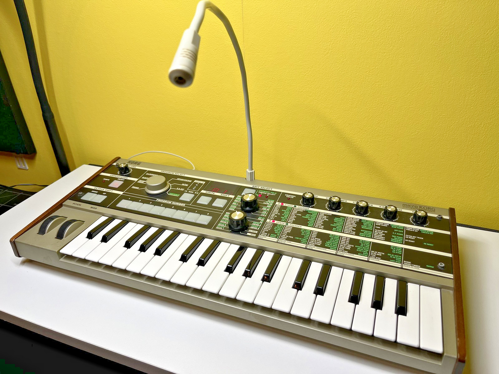 KORG MicroKORG Synthesizer Vocoder w/ PSU & MIC | Beautiful Condition