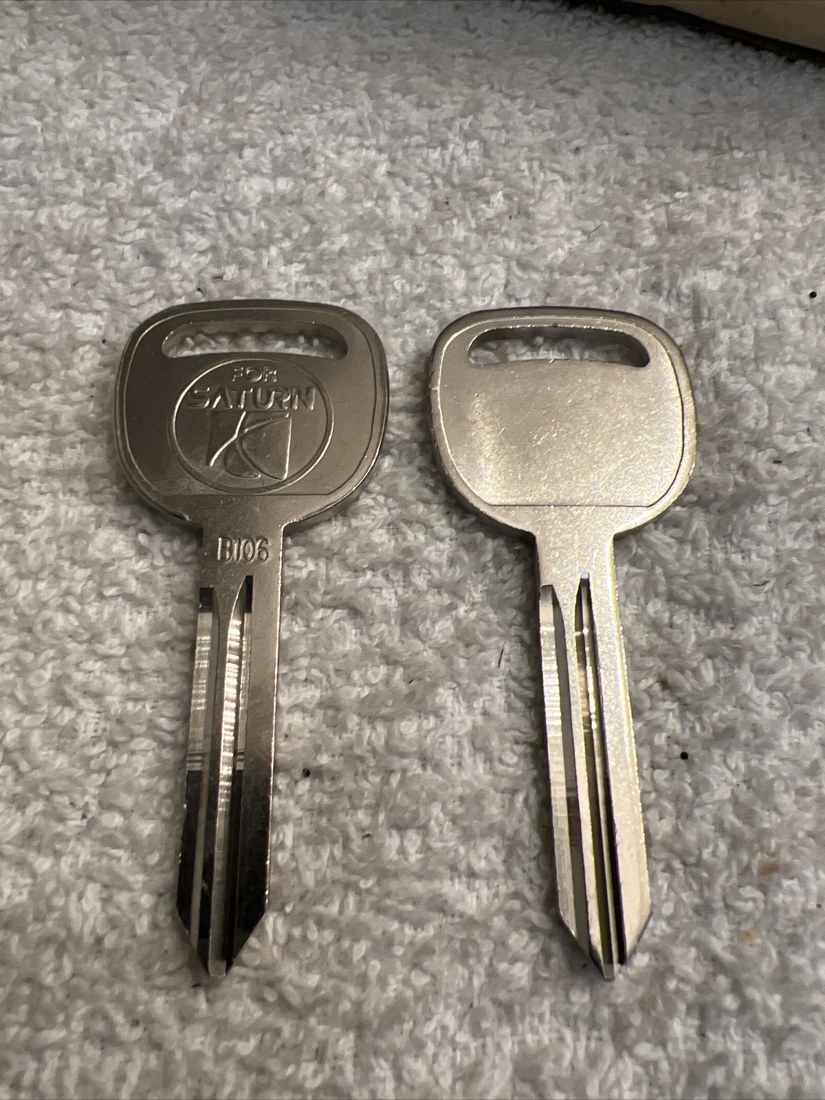 2 Genuine G.M. Dealer 2003 Saturn Logo Replacement Uncut Key Blanks JET-B106-NP