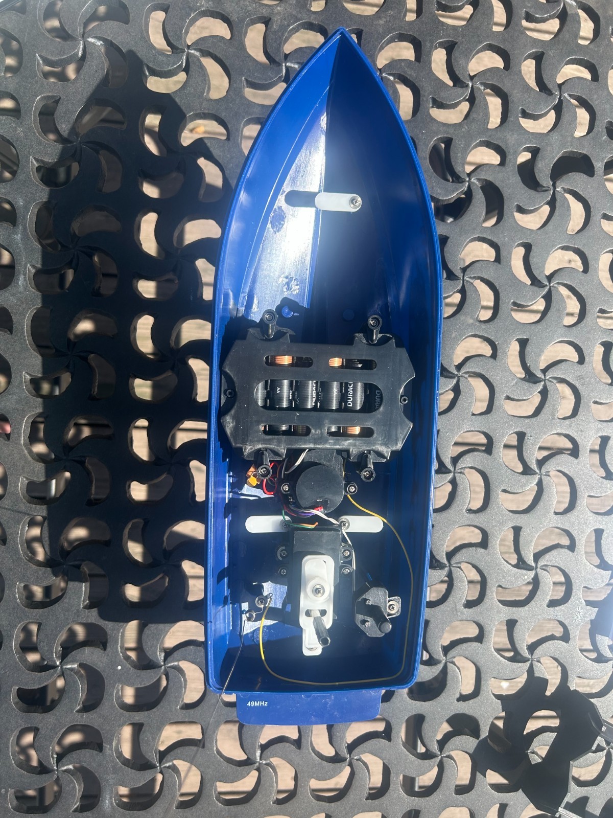 FULL FUNCTION 2006 MALIBU WAKESETTER, RC BOAT With Box, Instructions, and Stand