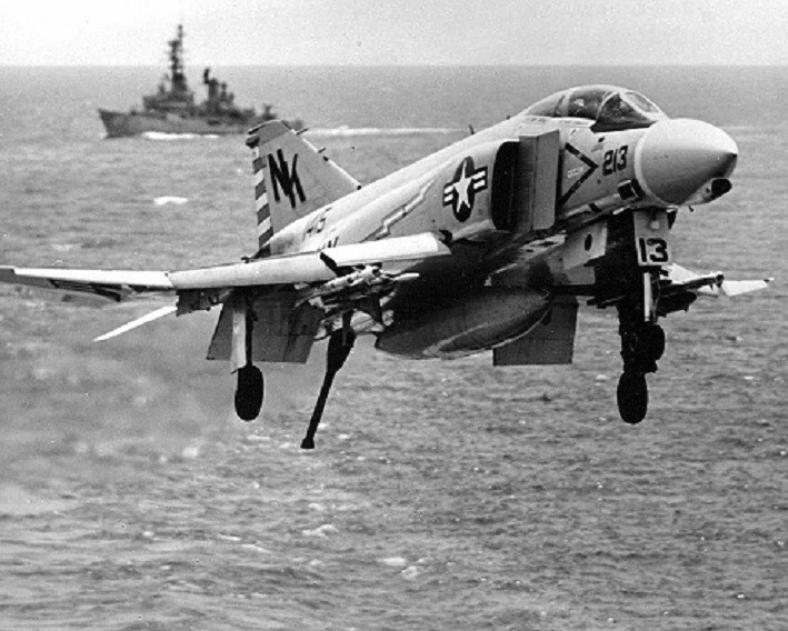 US Navy F-4B Phantom II approaches USS Constellation 8x10 Vietnam War Photo 766