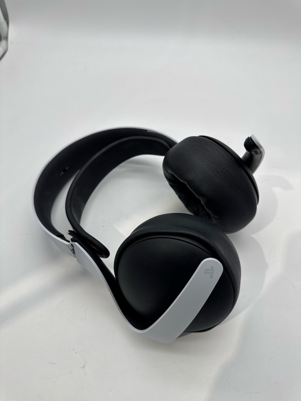 PlayStation Pulse Elite Wireless Headset CFI-ZHW2 Over-Ear White (3)