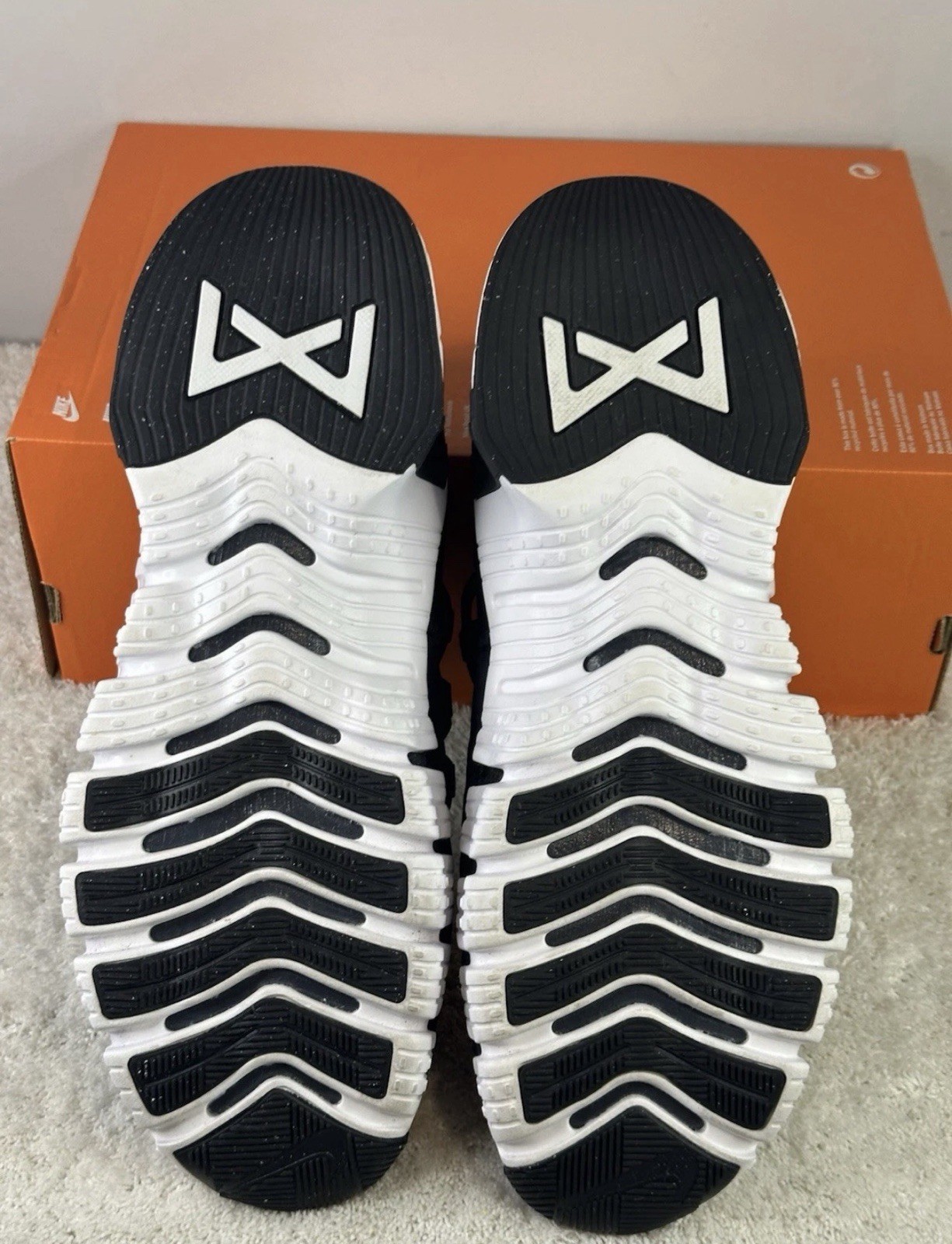 Mens Nike Free Metcon 5 Black/White size 10.5