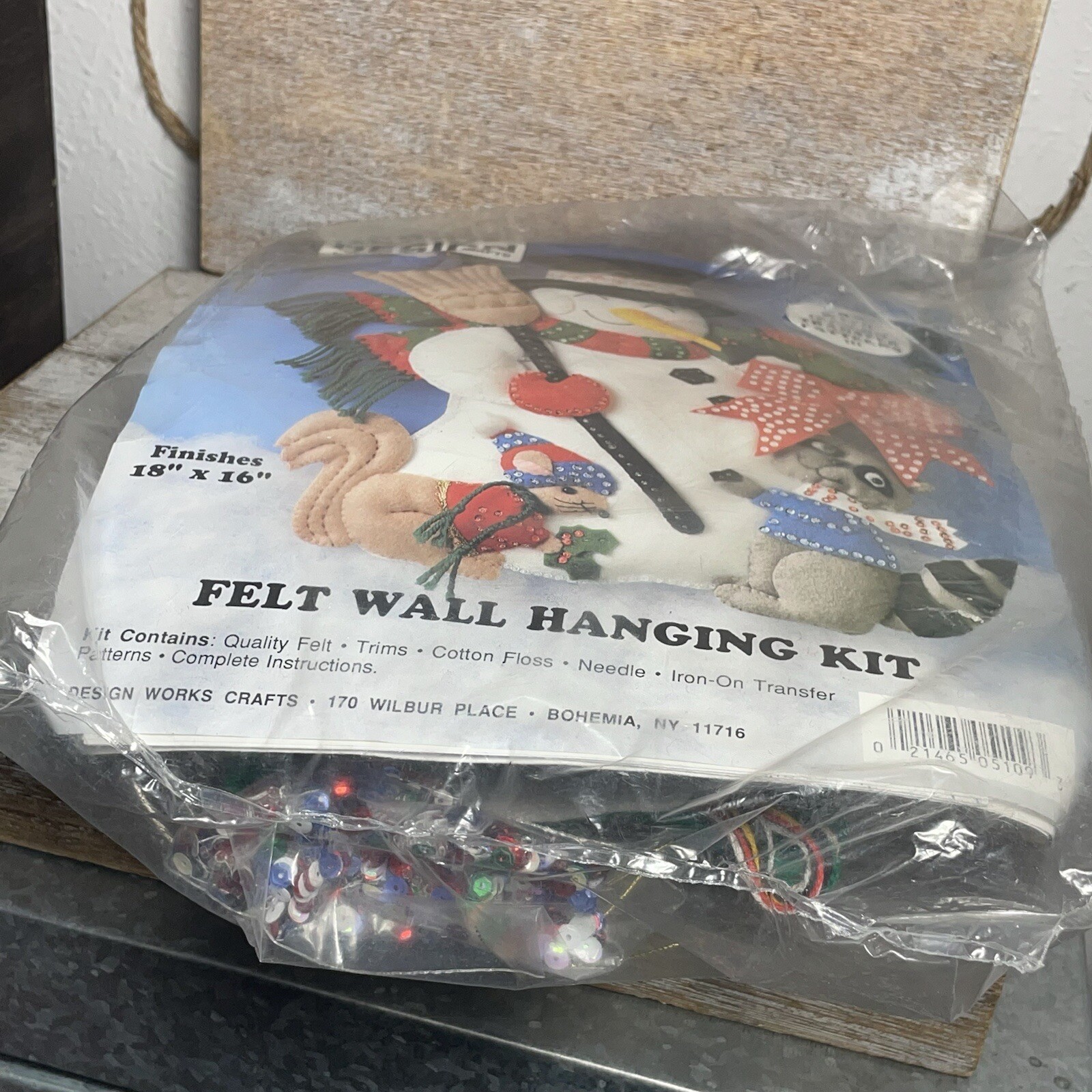 Design Works Crafts Felt Wall Hanging Kit #5109 Frosty Snowman Finishes 18x16"