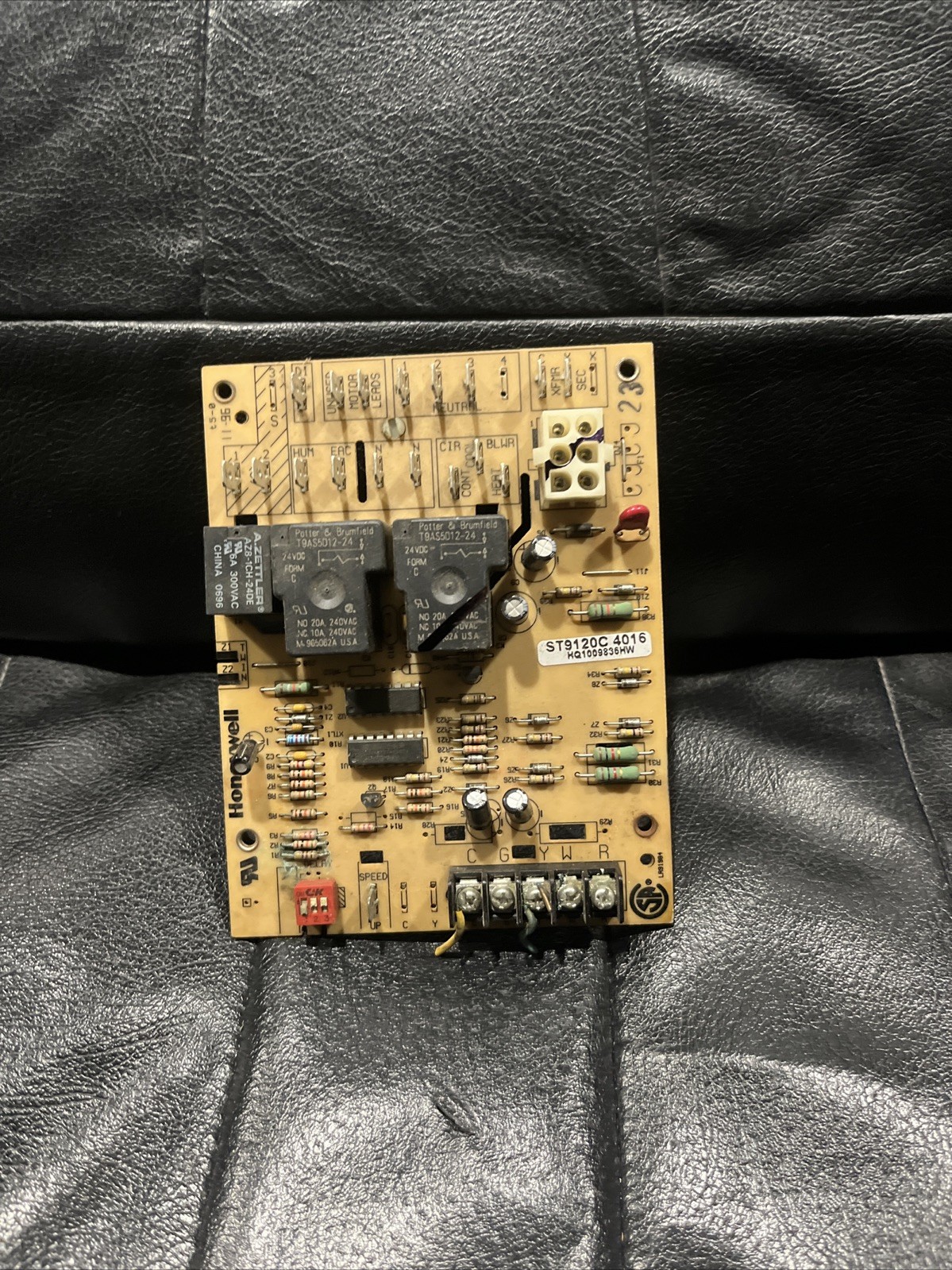 Honeywell ST9120C4016 Furnace Control Circuit Board HQ1009836HW ST9120C 4016