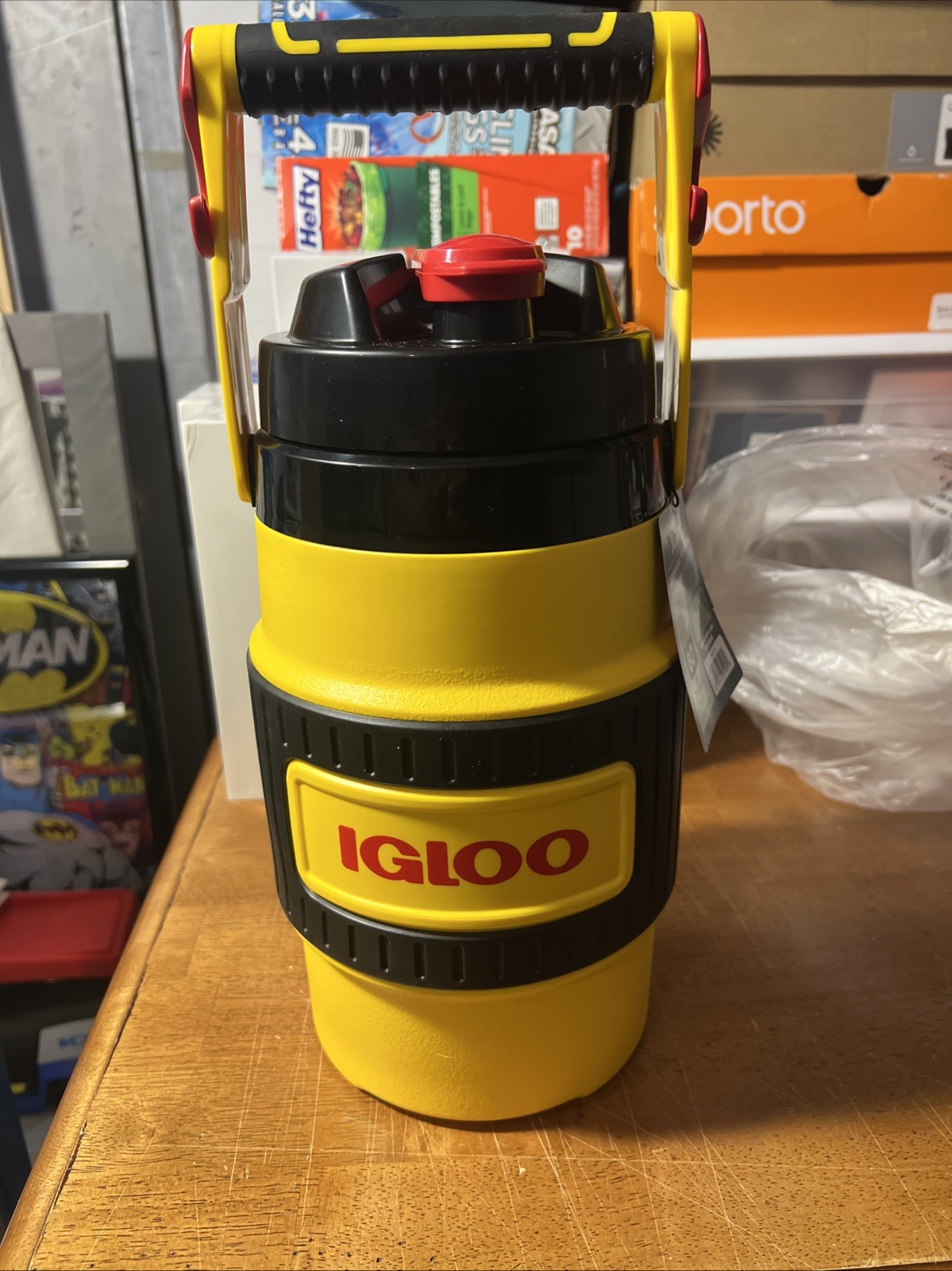 Igloo 2.5 Quart Jug With Hooks