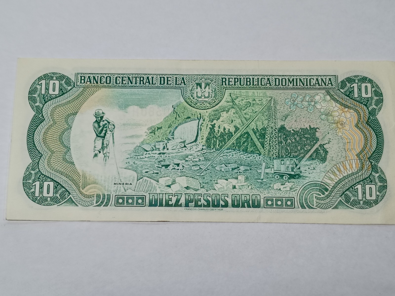 lot of assorted foreign bills.