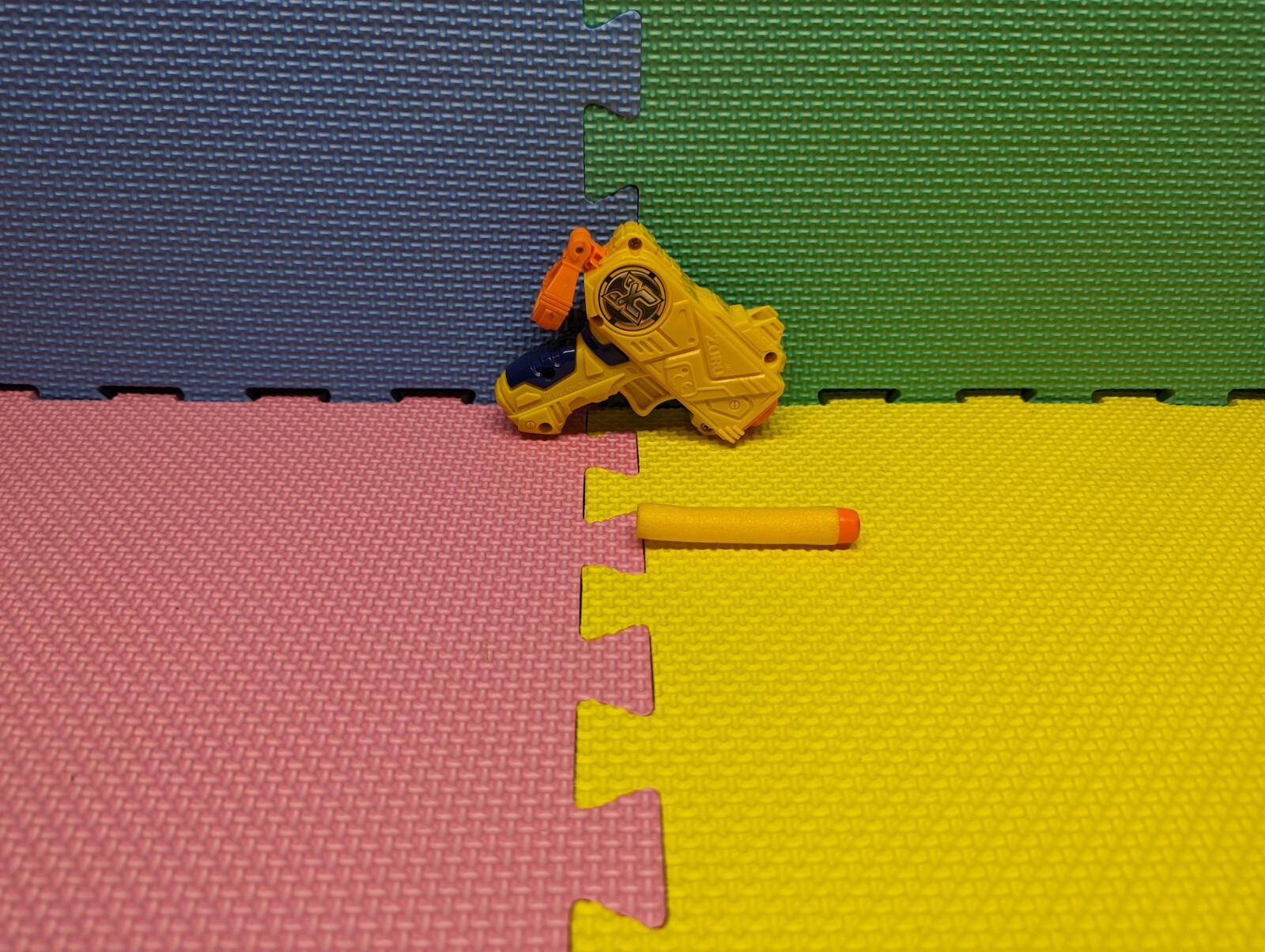 ZURU Yellow X-SHOT MICRO DART BLASTER with 1 Foam Dart